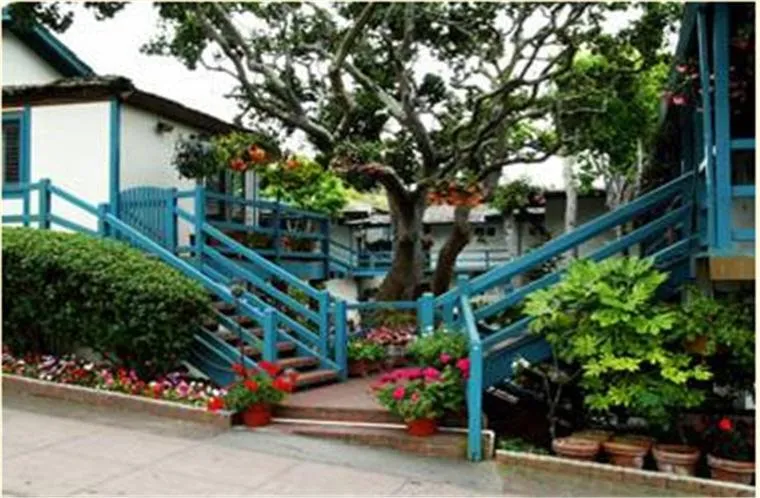 Facade/entrance in Normandy Inn