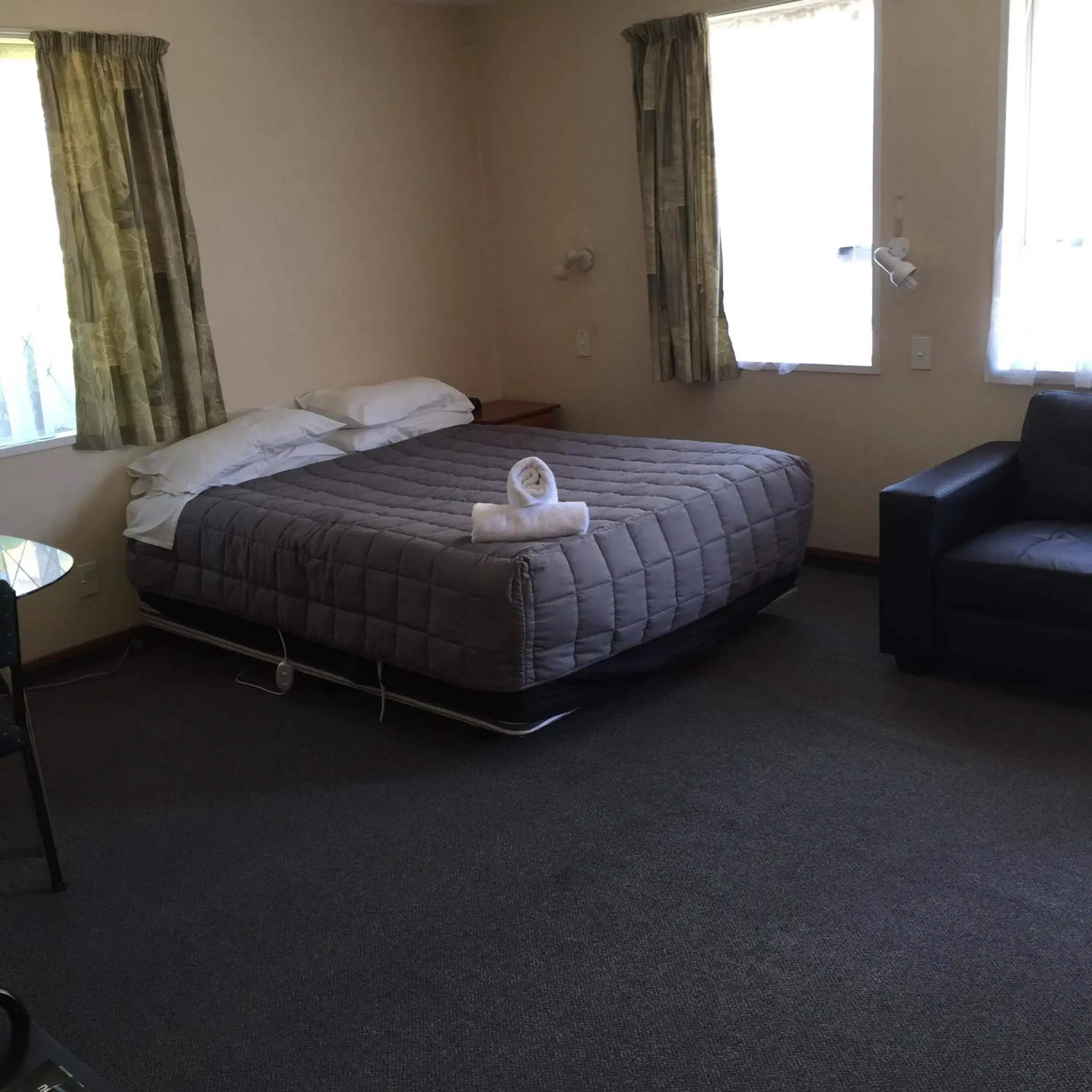 Photo of the whole room in Ferry Motel