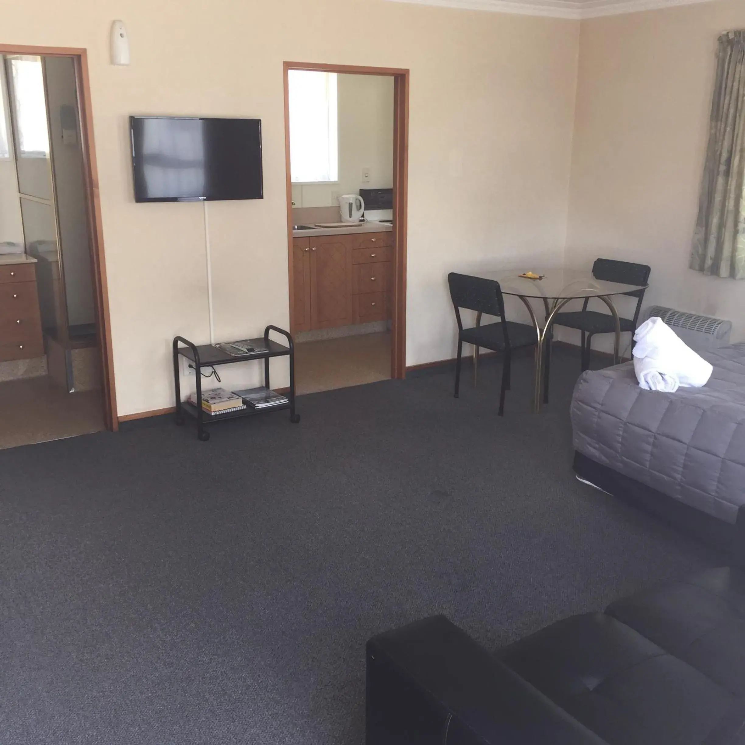 Photo of the whole room, TV/Entertainment Center in Ferry Motel