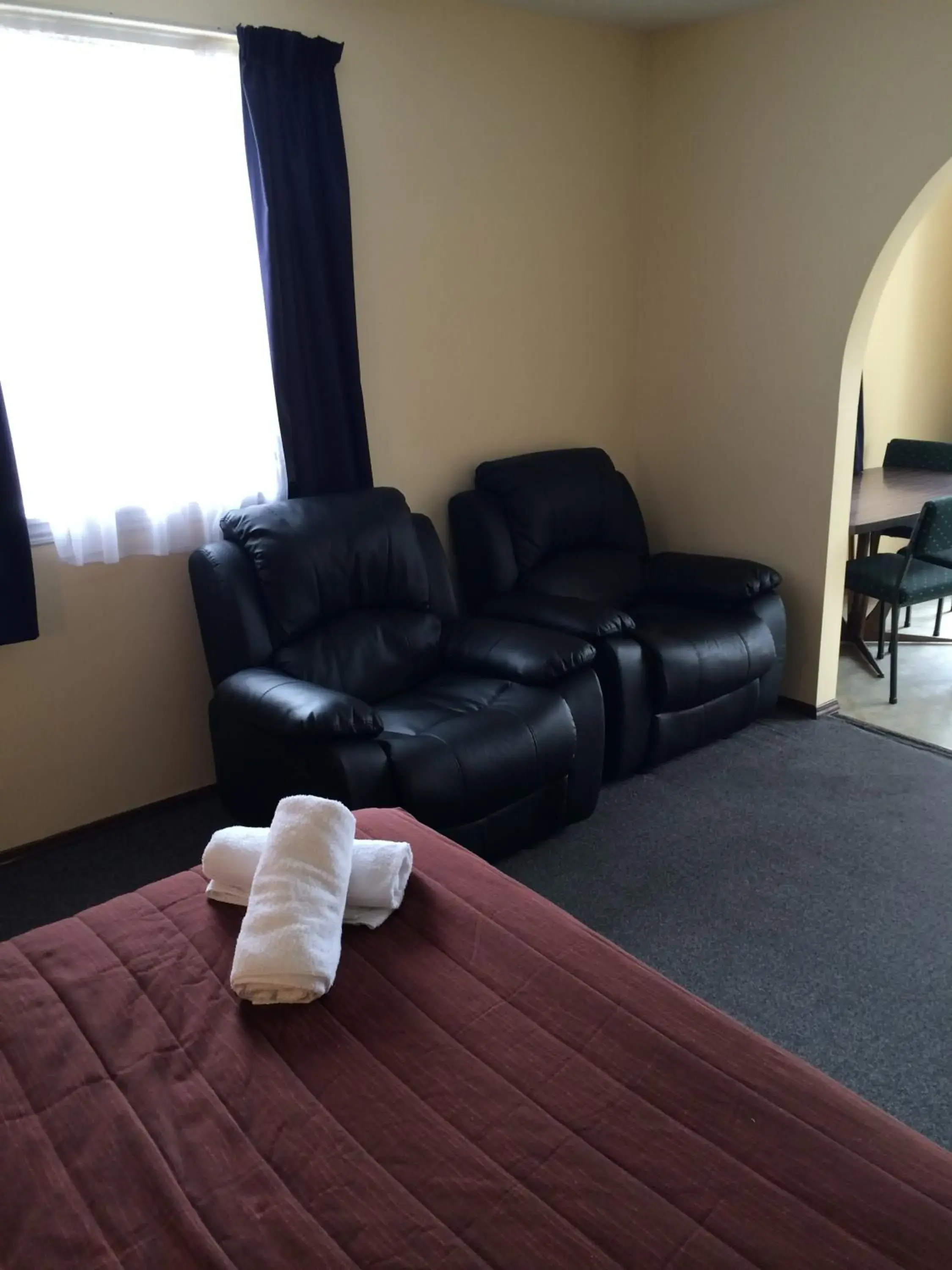 Living room, Seating Area in Ferry Motel
