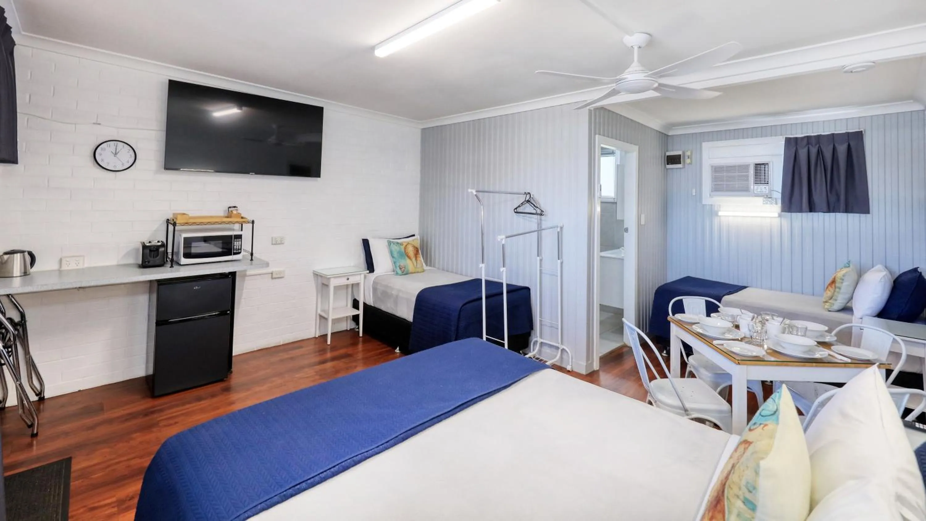 TV and multimedia, Bed in Almare Tourist Motel