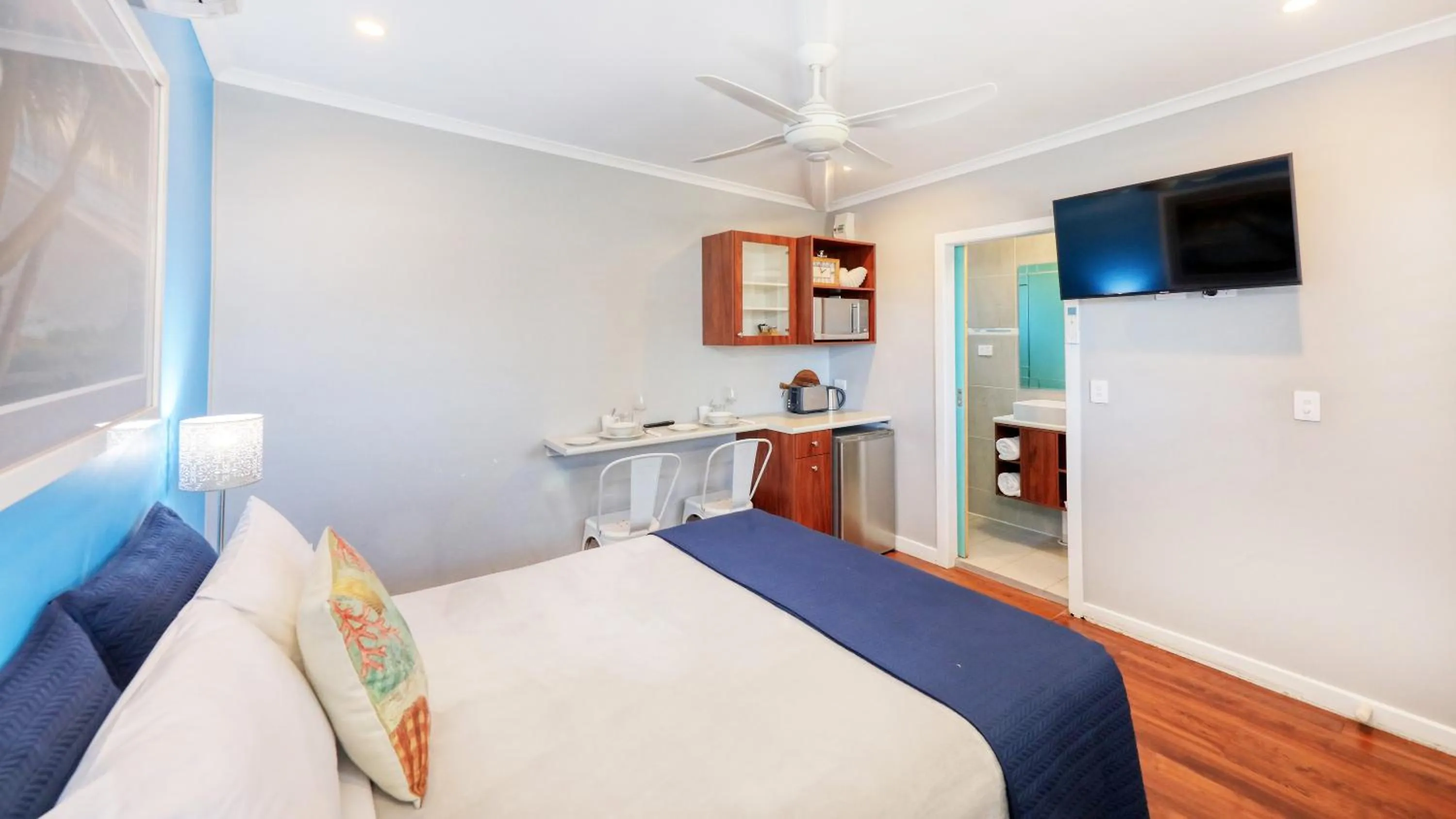 TV and multimedia, Bed in Almare Tourist Motel