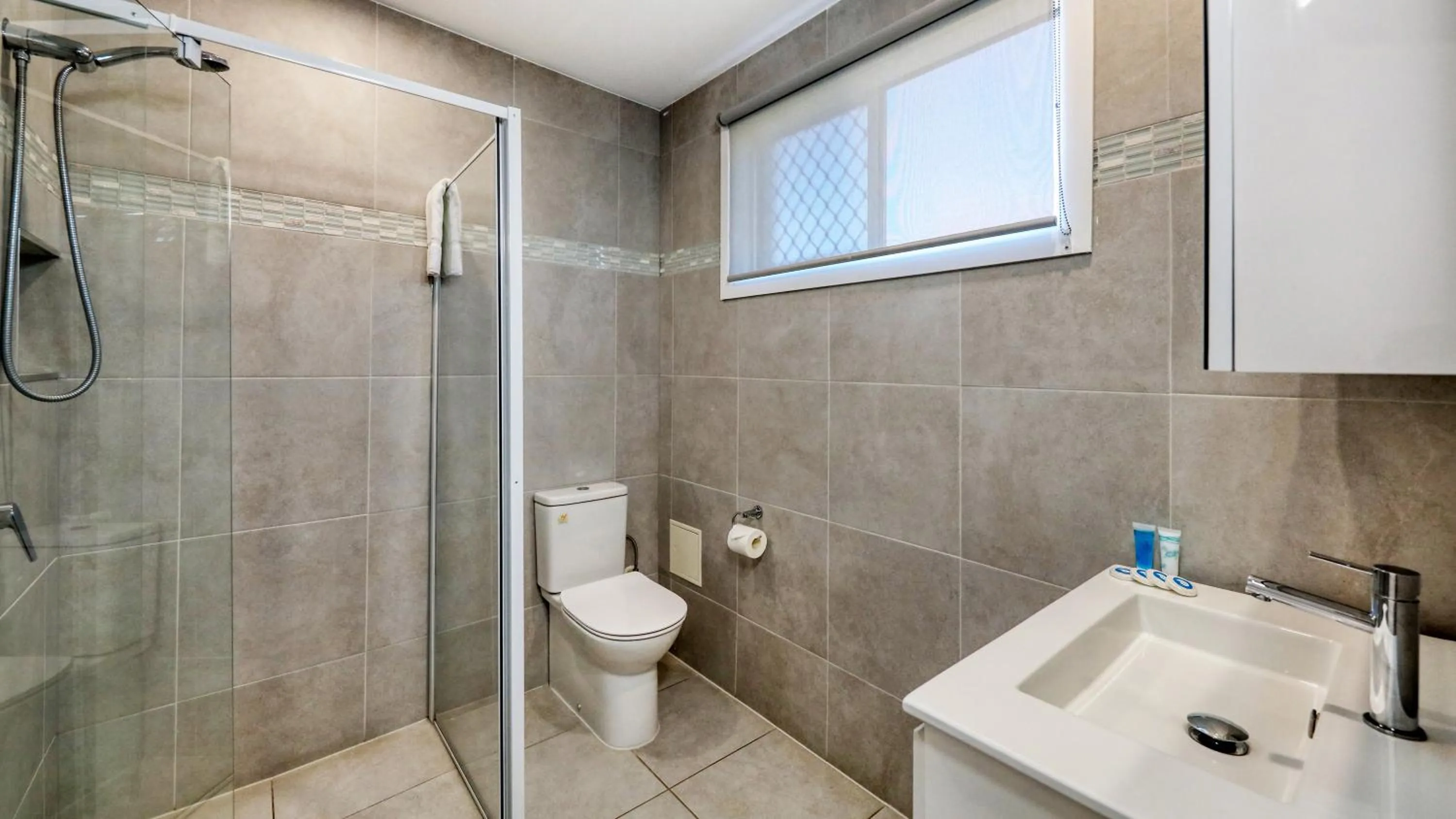 Shower in Almare Tourist Motel