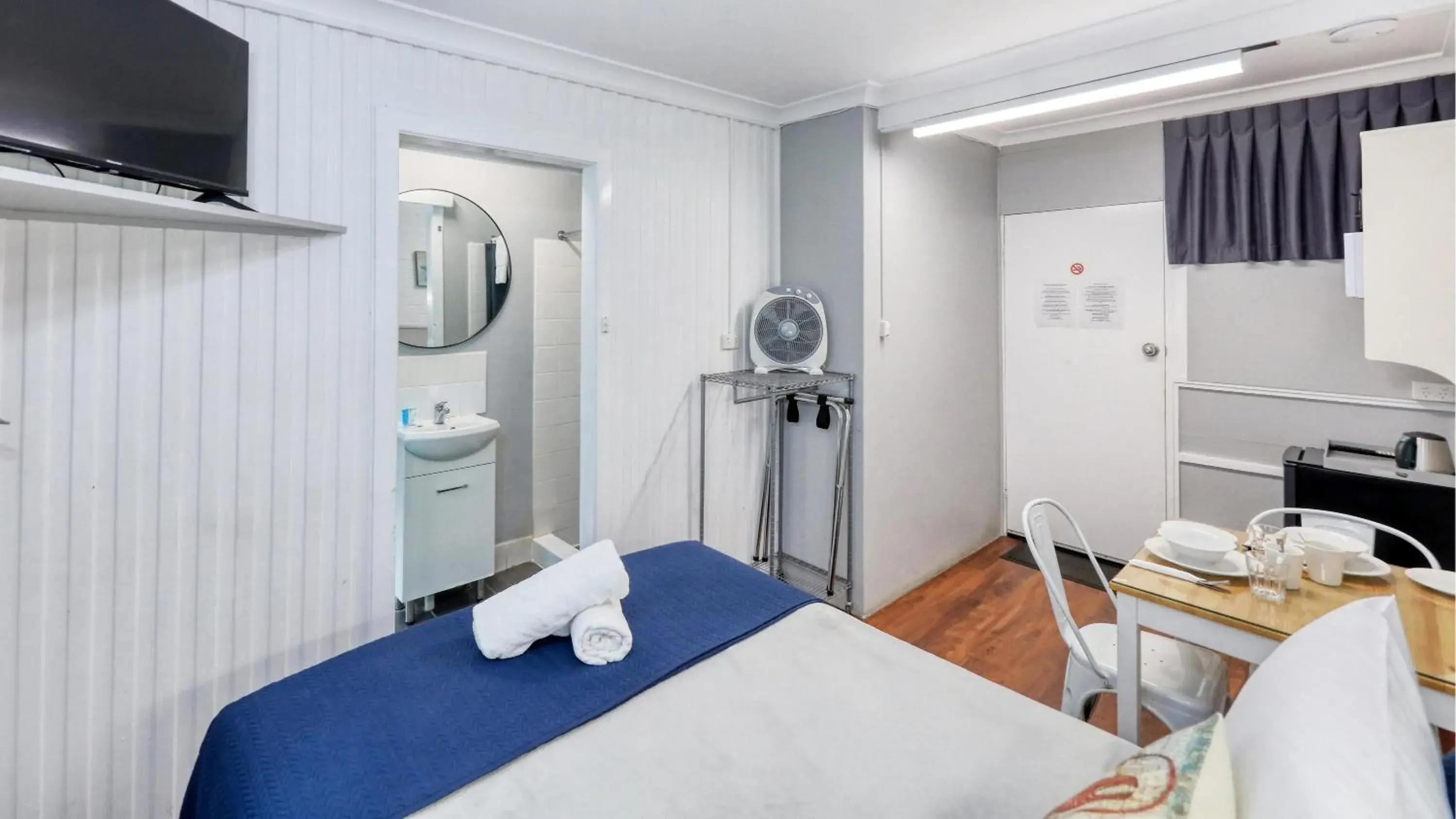 TV and multimedia, Bed in Almare Tourist Motel TV and multimedia, Bed in Almare Tourist Motel