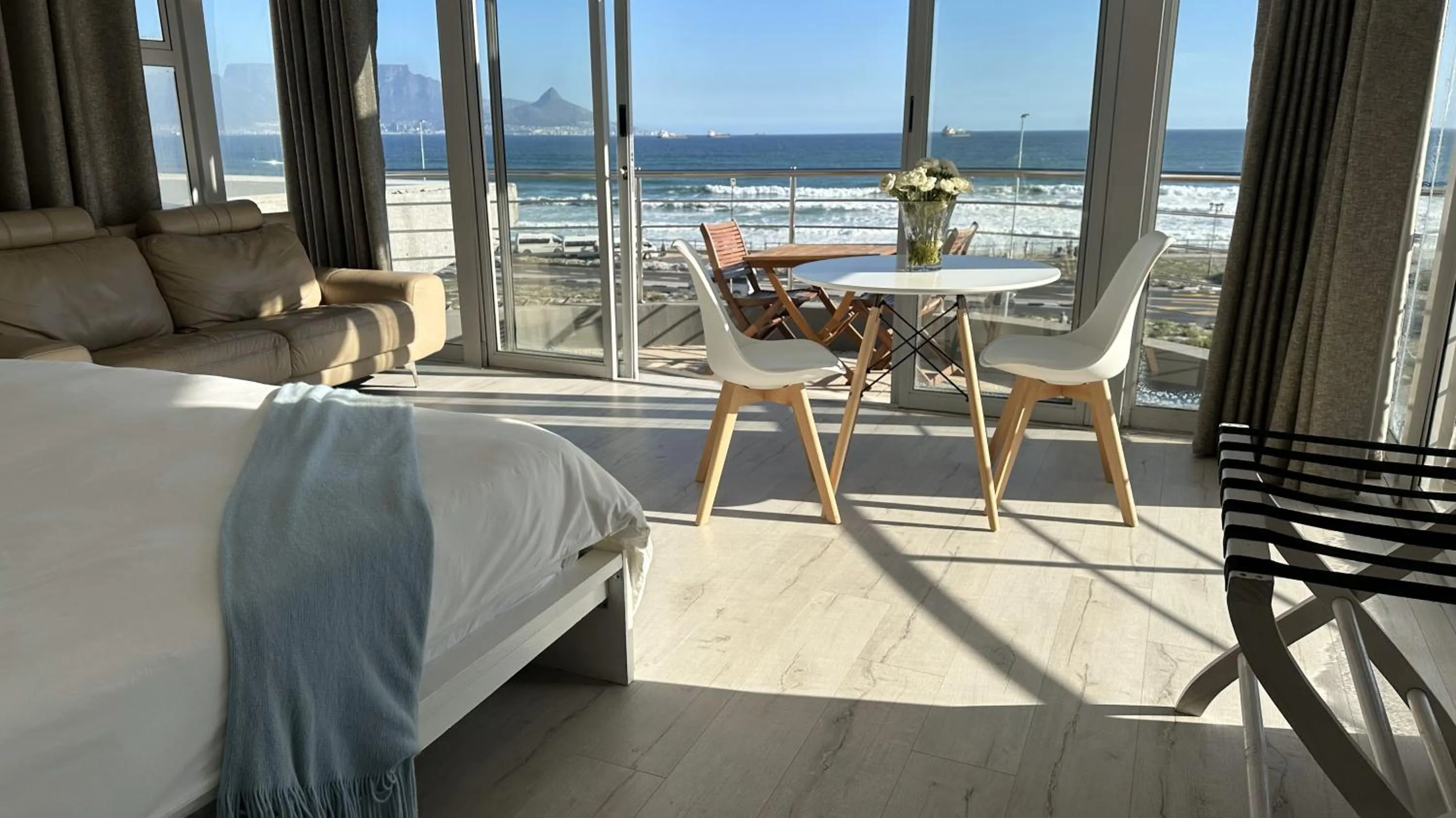 Bed in Oceansnest Guest House