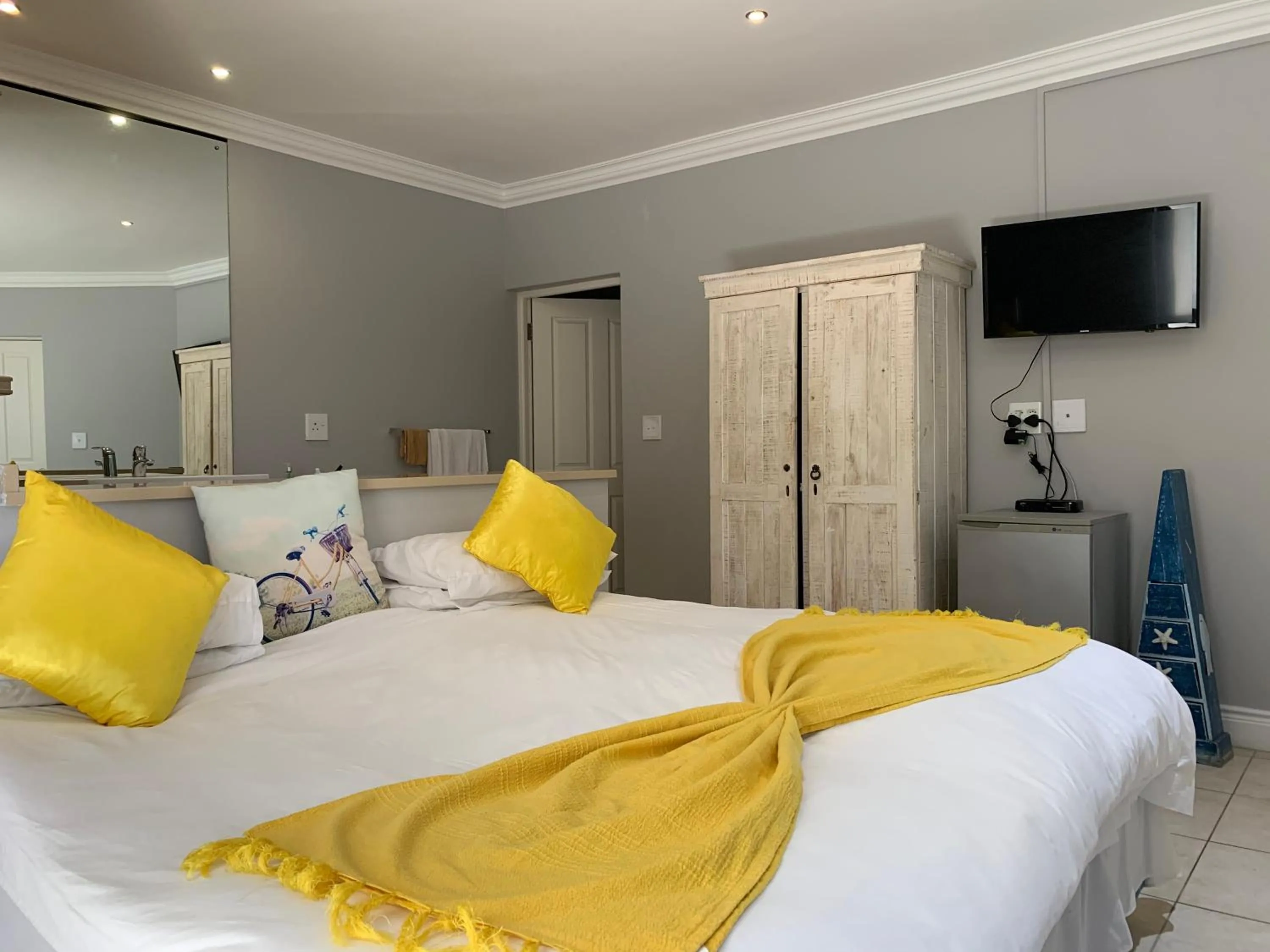 Bed in Oceansnest Guest House