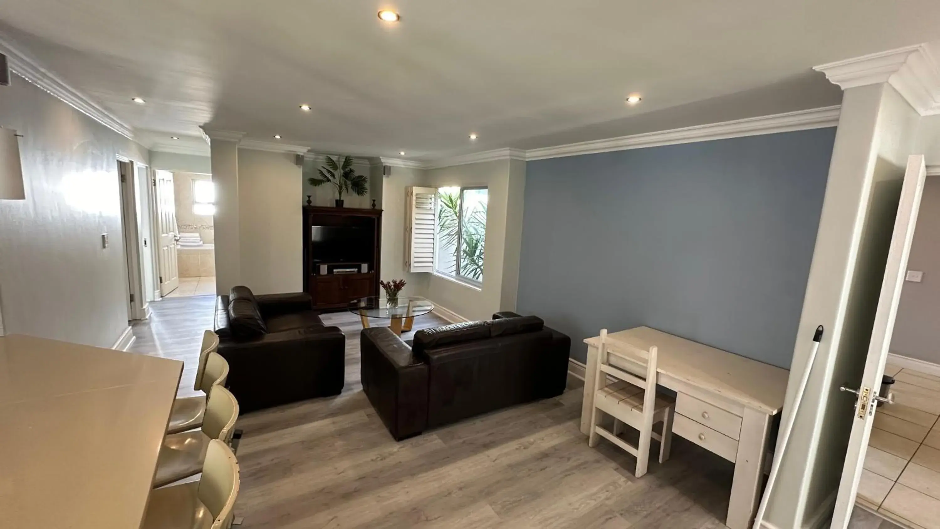 TV and multimedia, Bed in Oceansnest Guest House TV and multimedia, Bed in Oceansnest Guest House