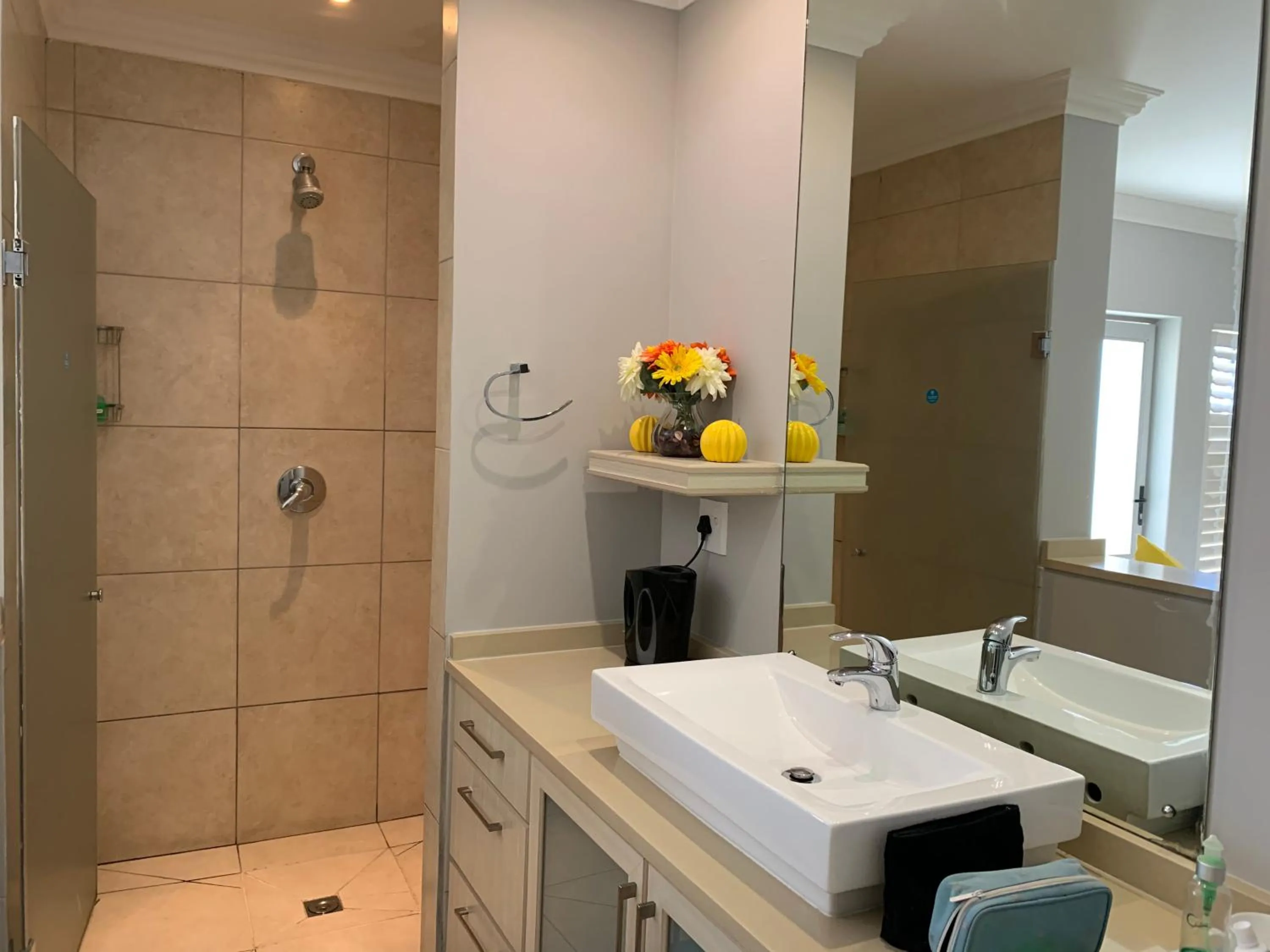 Shower in Oceansnest Guest House