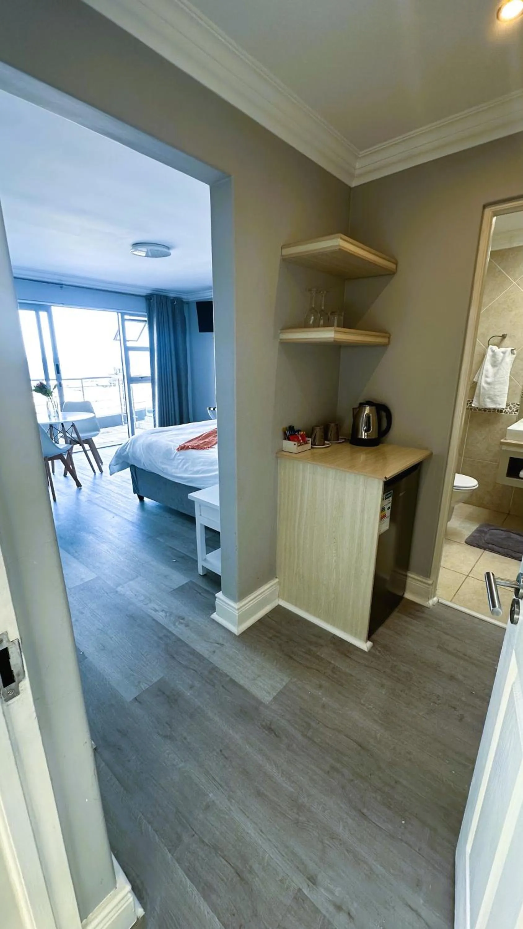 Coffee/tea facilities, Bed in Oceansnest Guest House