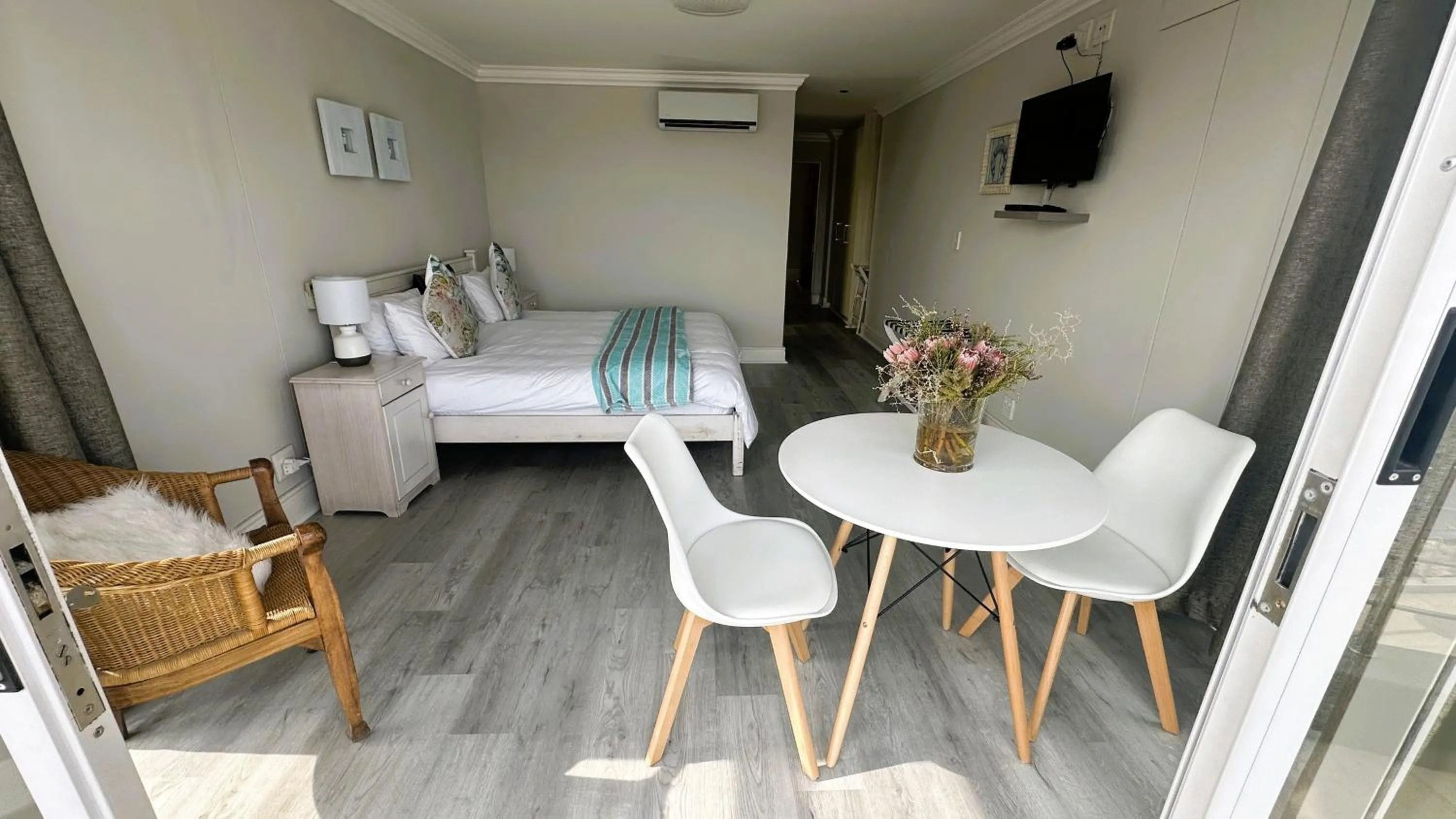 Bed in Oceansnest Guest House