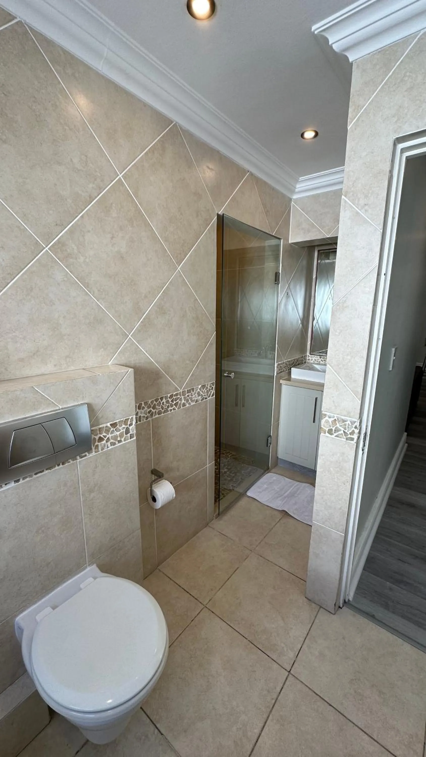 Shower in Oceansnest Guest House