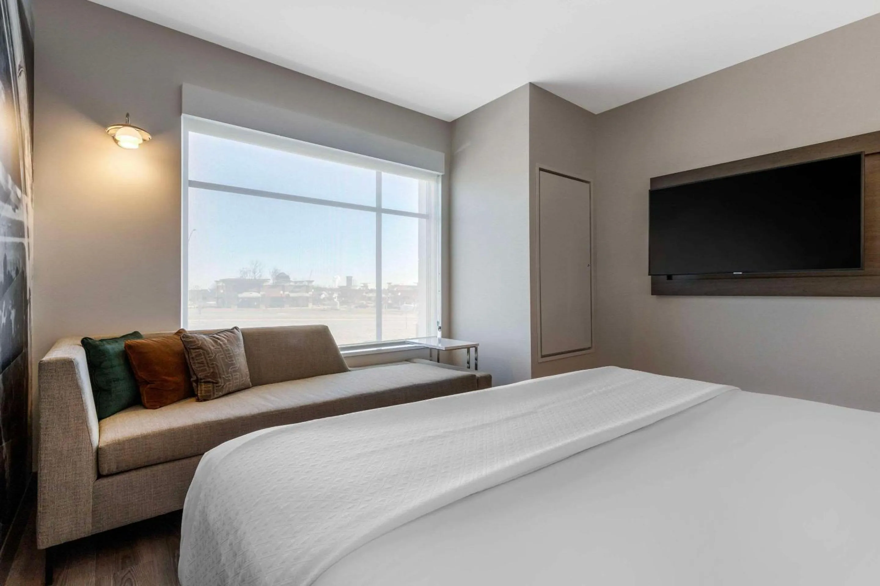 Bedroom, Bed in Cambria Hotel - Arundel Mills BWI Airport