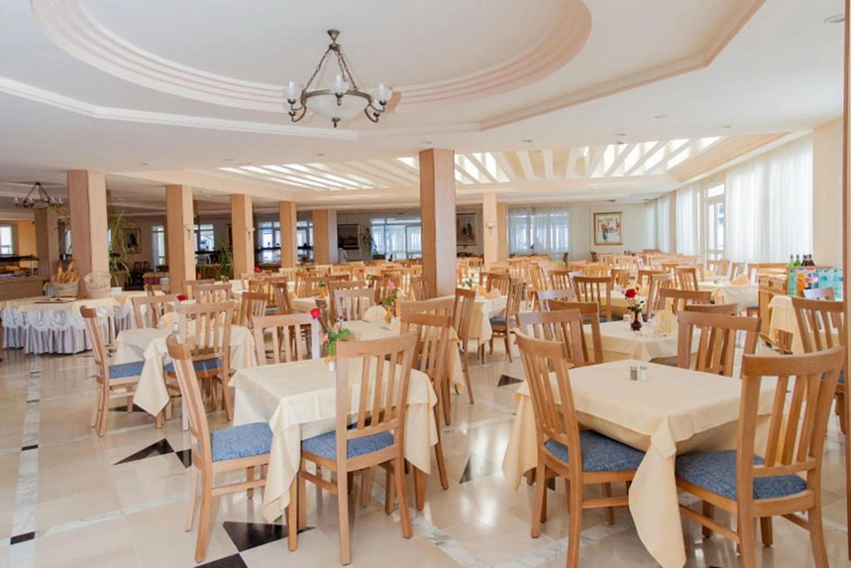 Restaurant/places to eat in El Mouradi Club Selima