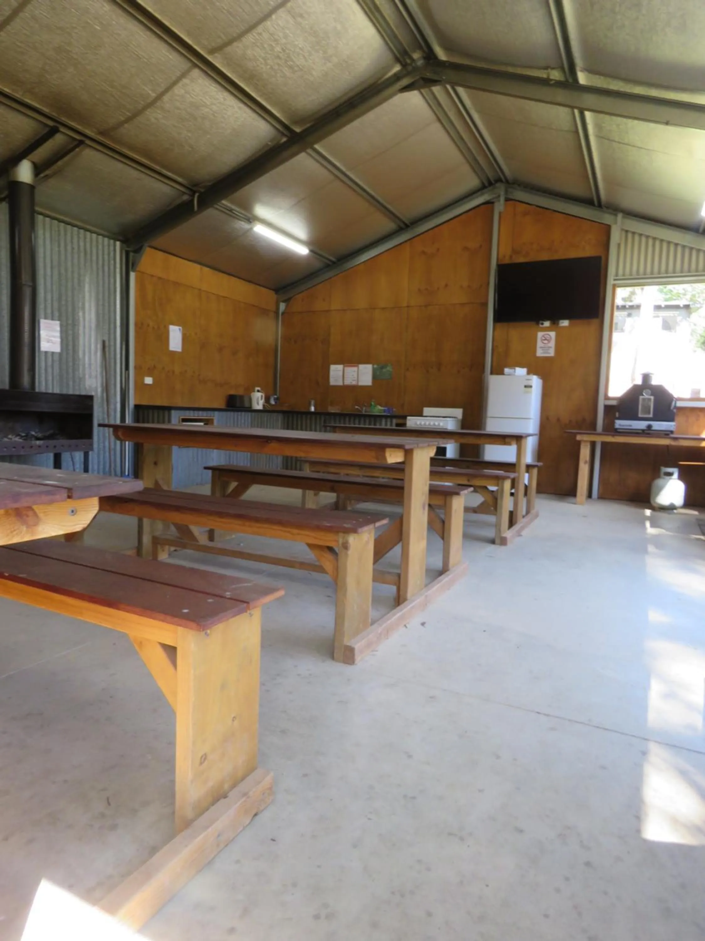 Communal kitchen in Beechworth Holiday Park