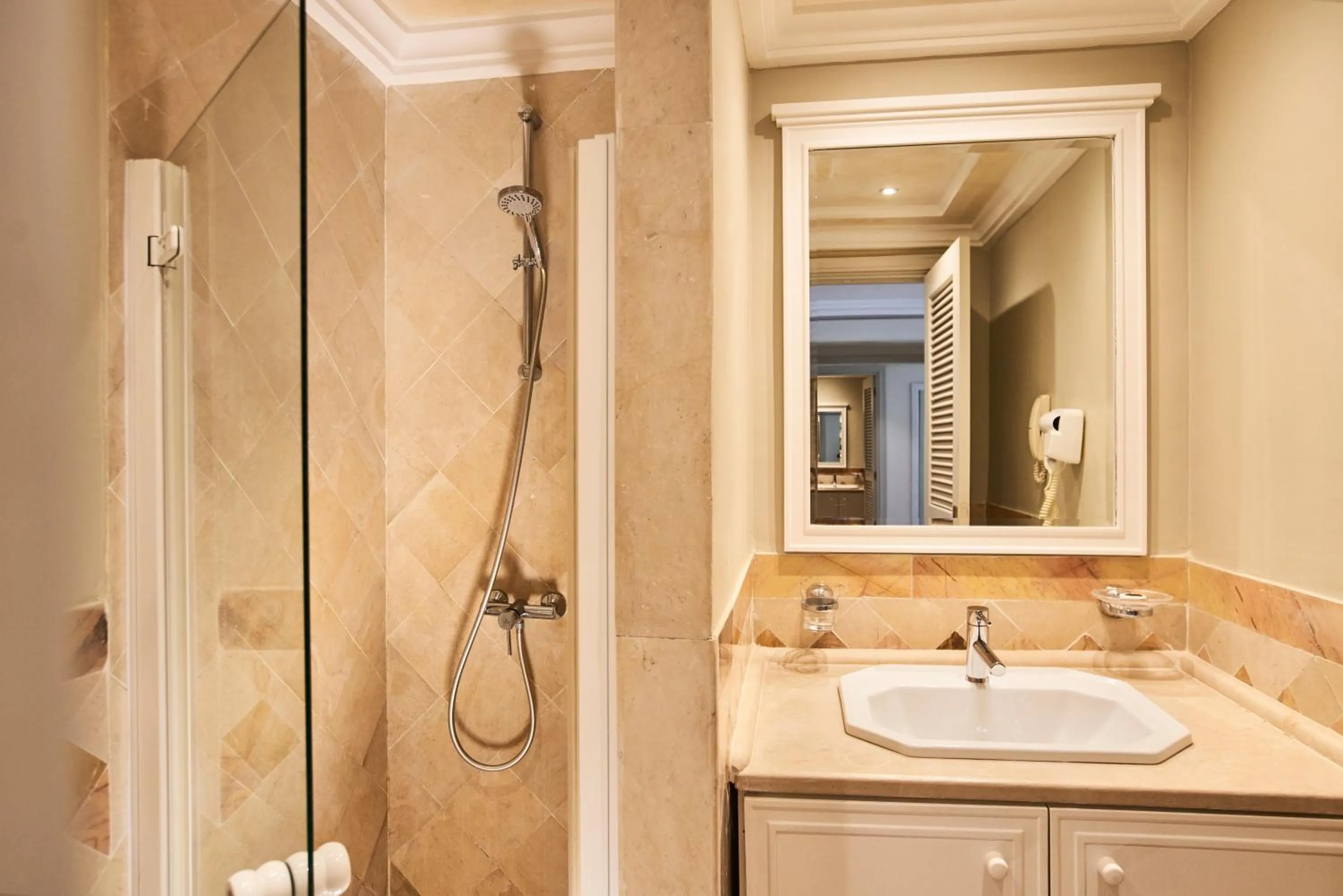 Shower in TUI BLUE Palm Beach Palace Djerba - Adult Only