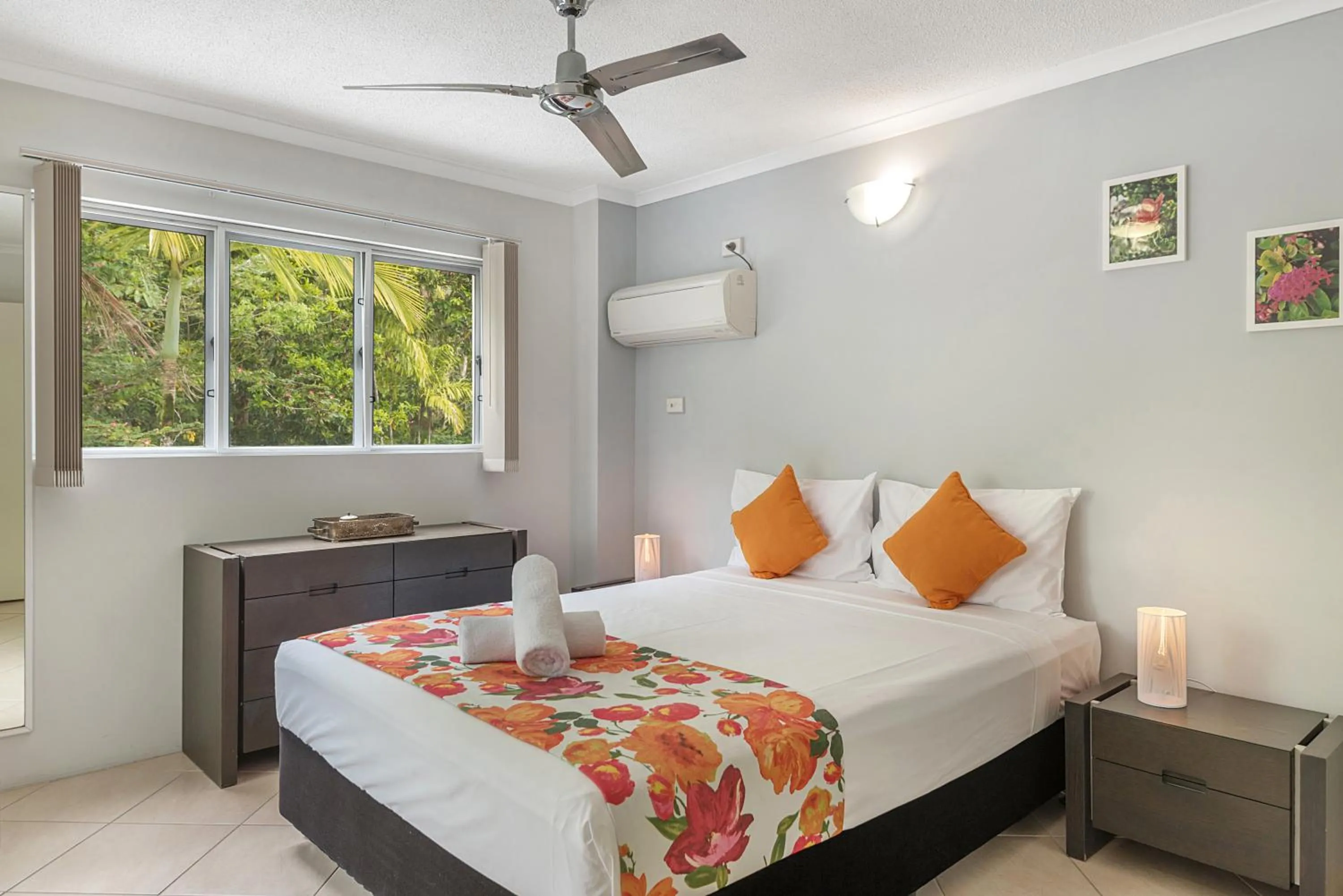 Photo of the whole room, Bed in Outrigger Apartments Port Douglas