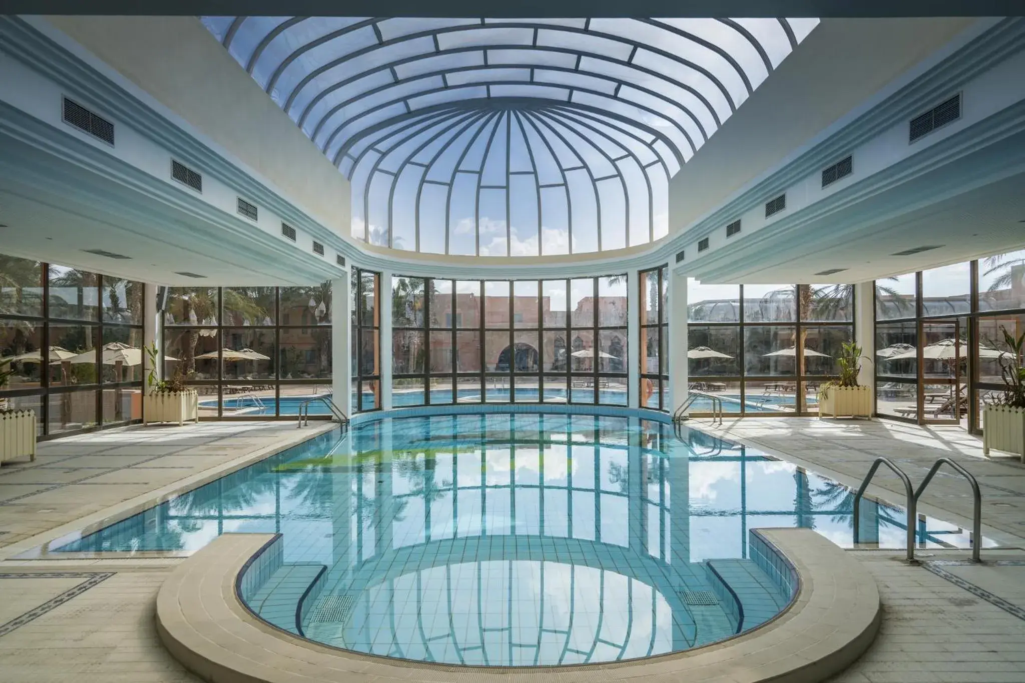 Swimming pool in Palm Beach Palace Tozeur Swimming pool in Palm Beach Palace Tozeur