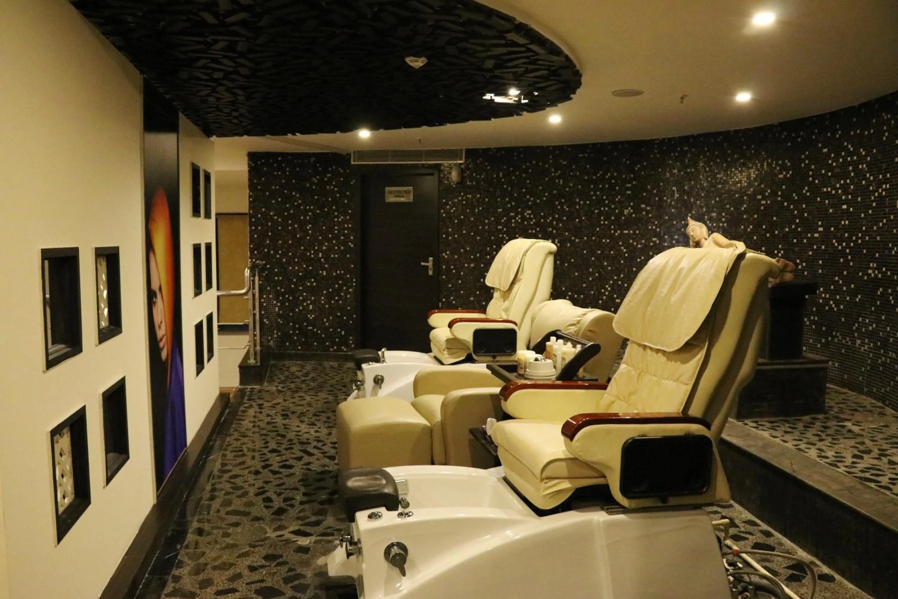 Spa and wellness centre/facilities in Holiday Inn Chandigarh Panchkula, an IHG Hotel