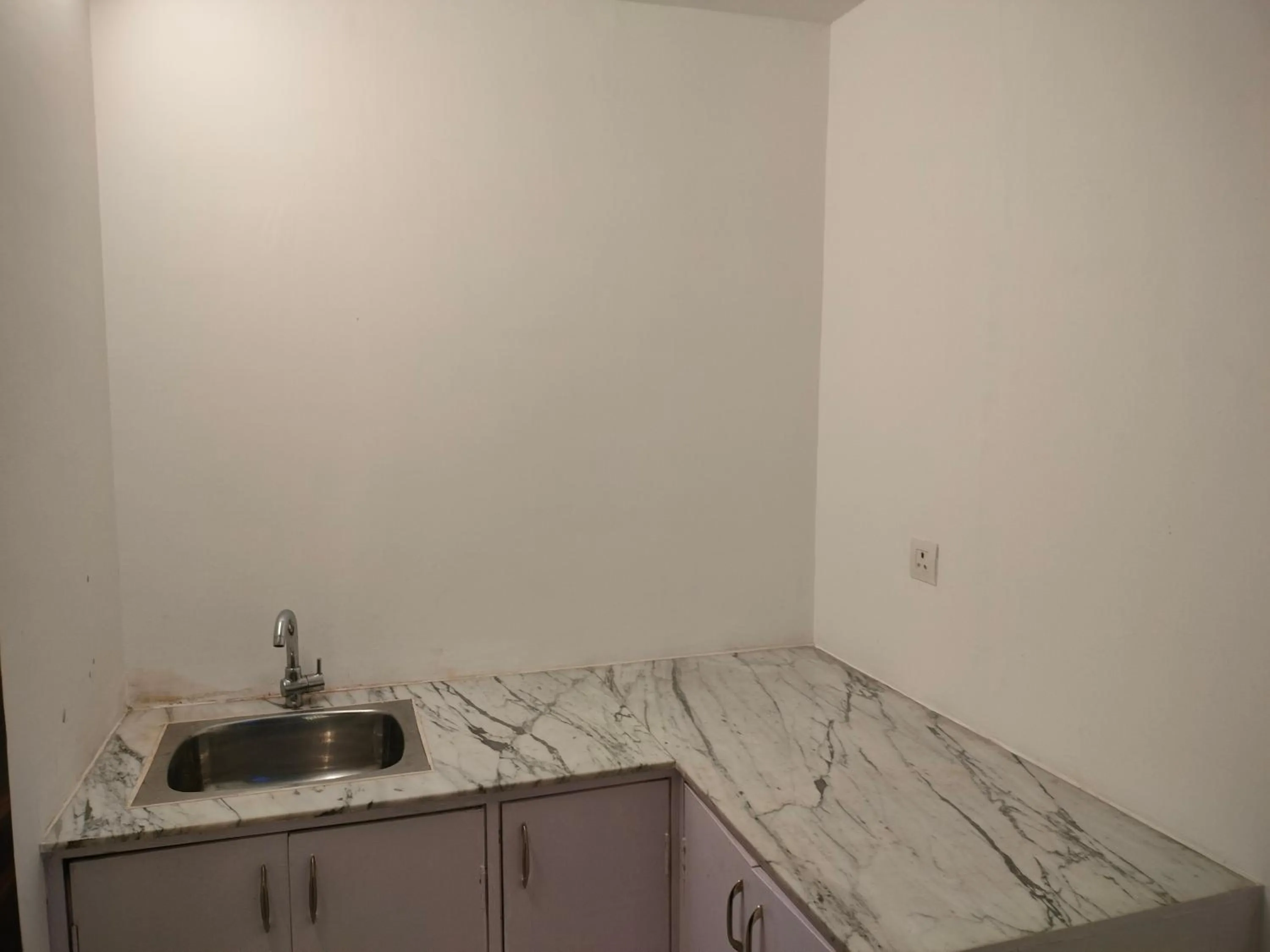 Kitchen or kitchenette in Holiday Inn Chandigarh Panchkula, an IHG Hotel