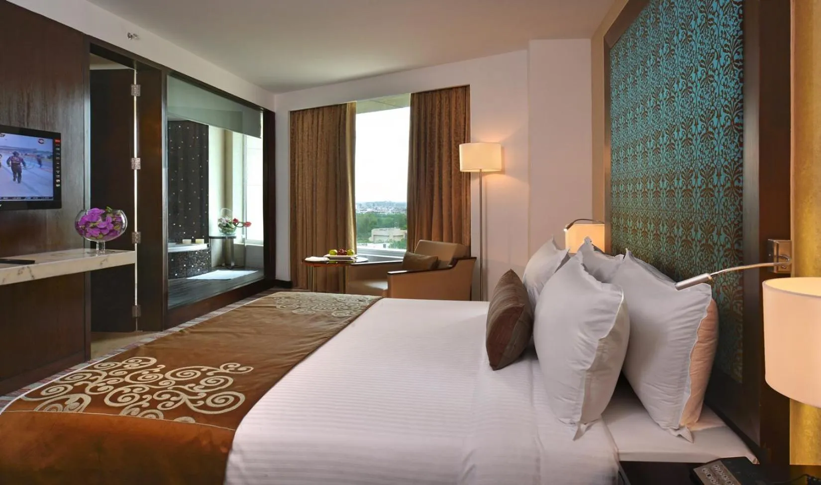 Bed in Holiday Inn Chandigarh Panchkula, an IHG Hotel