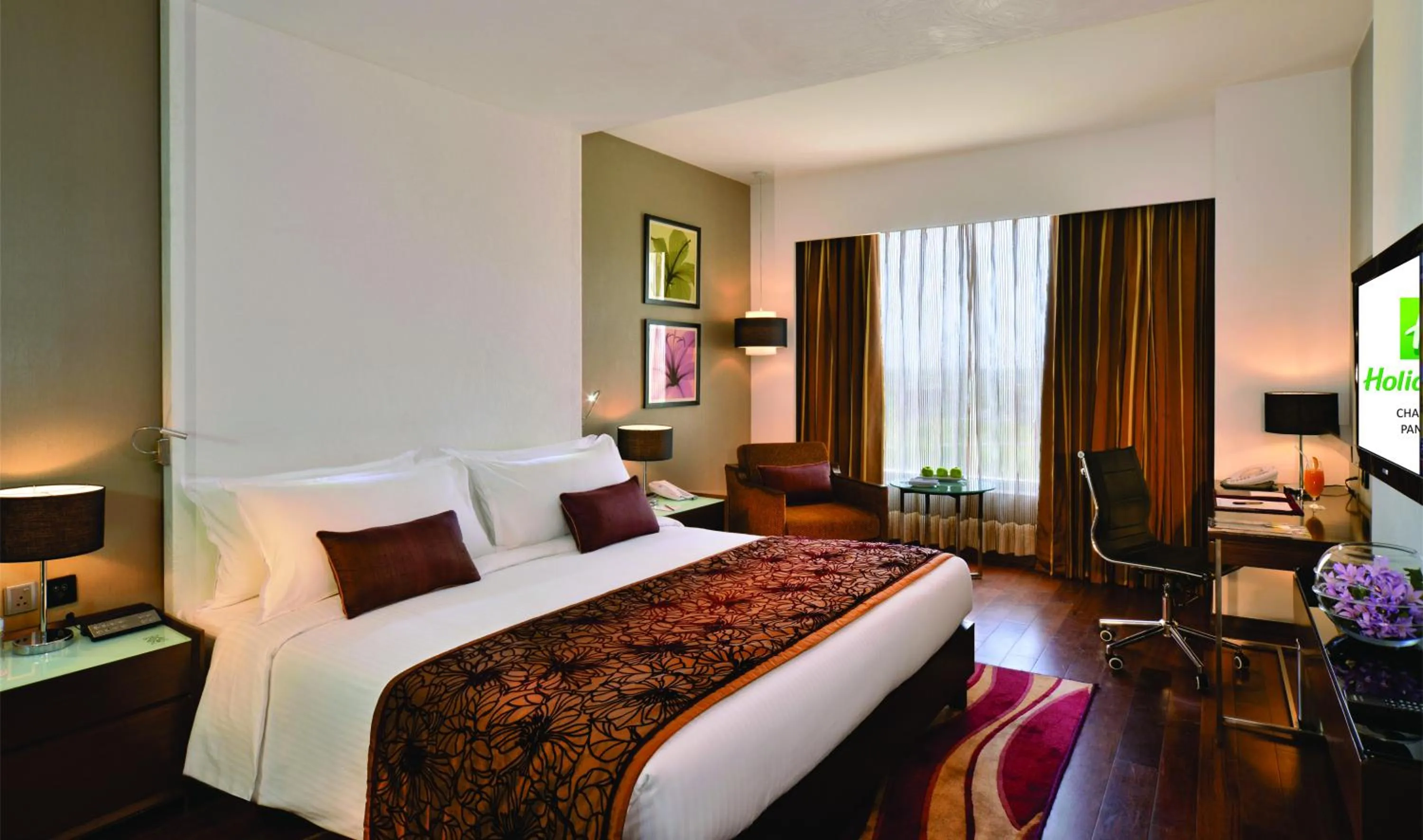 Bedroom, Bed in Holiday Inn Chandigarh Panchkula, an IHG Hotel