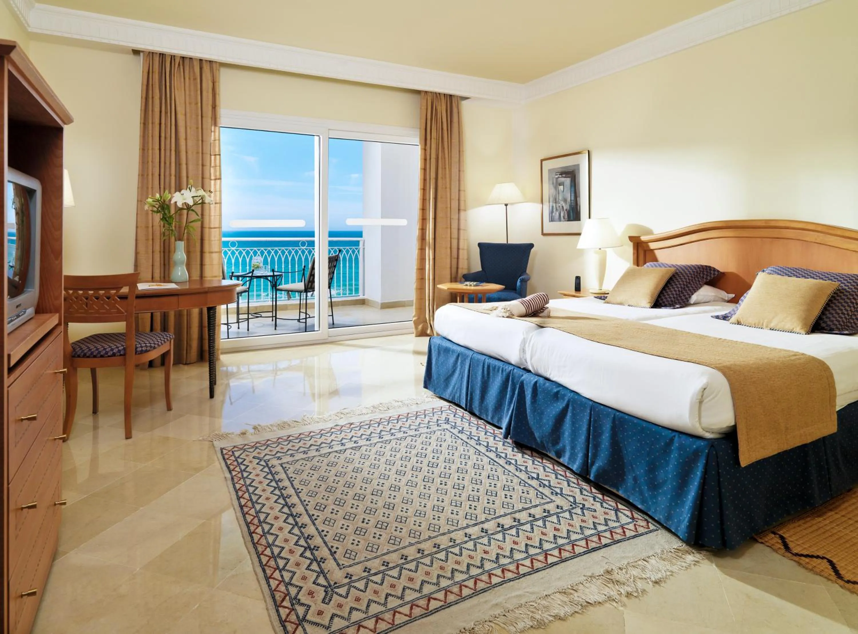 Photo of the whole room, Bed in Vincci Saphir Palace & Spa