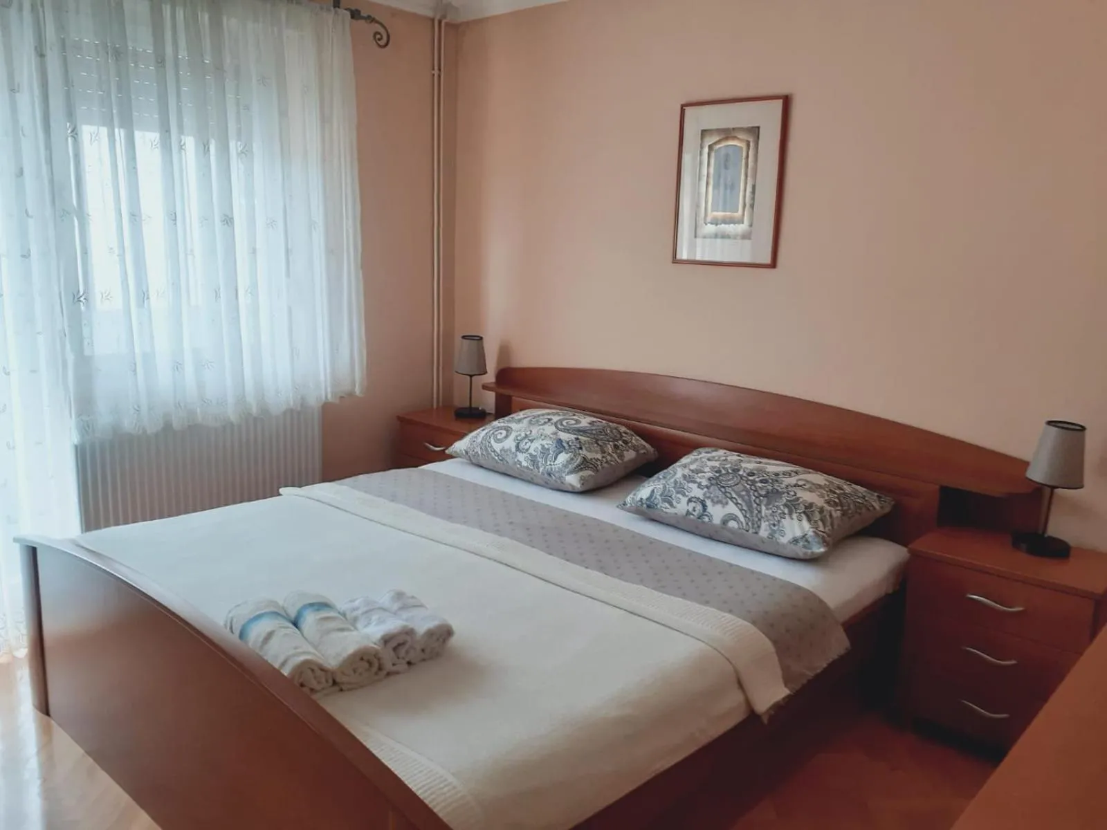 Bed in Spacious 80m2 Apartment in the Center