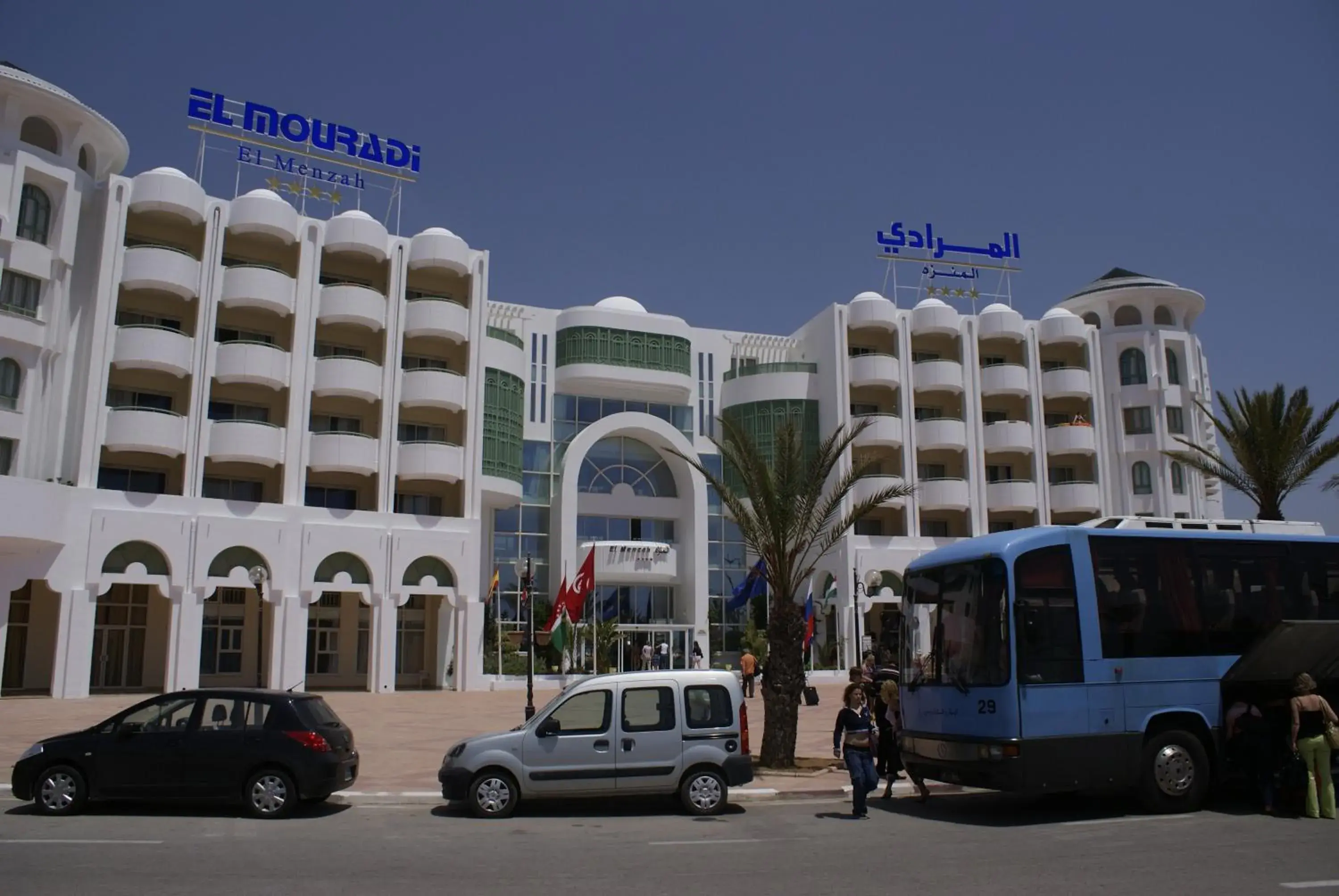 Facade/entrance in El Mouradi El Menzah Facade/entrance in El Mouradi El Menzah
