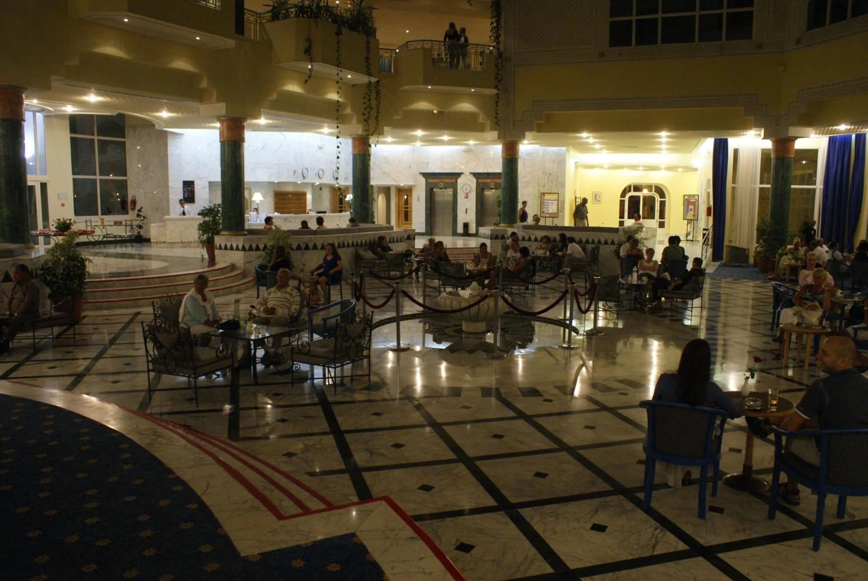 Evening entertainment in El Mouradi El Menzah