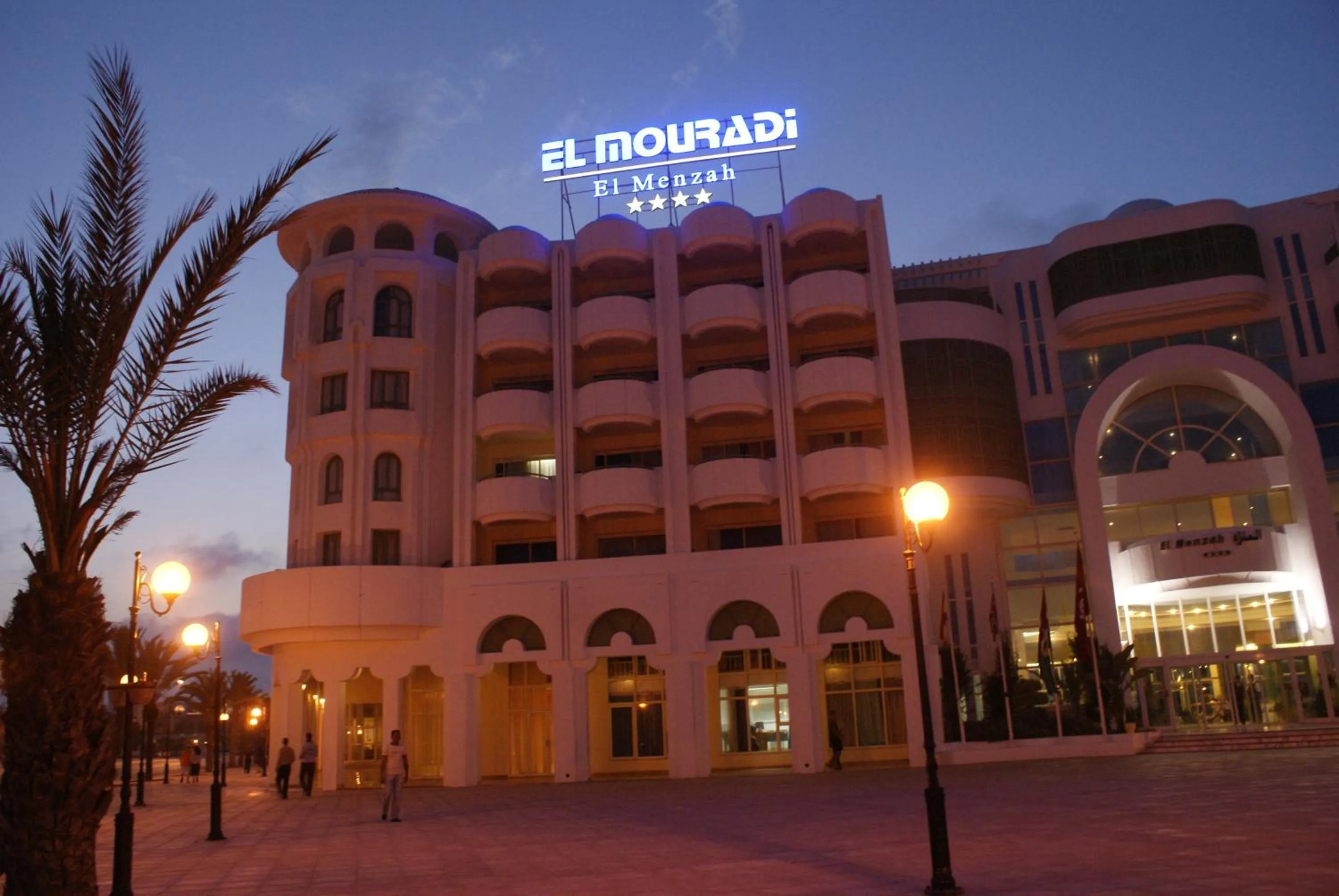 Facade/entrance in El Mouradi El Menzah