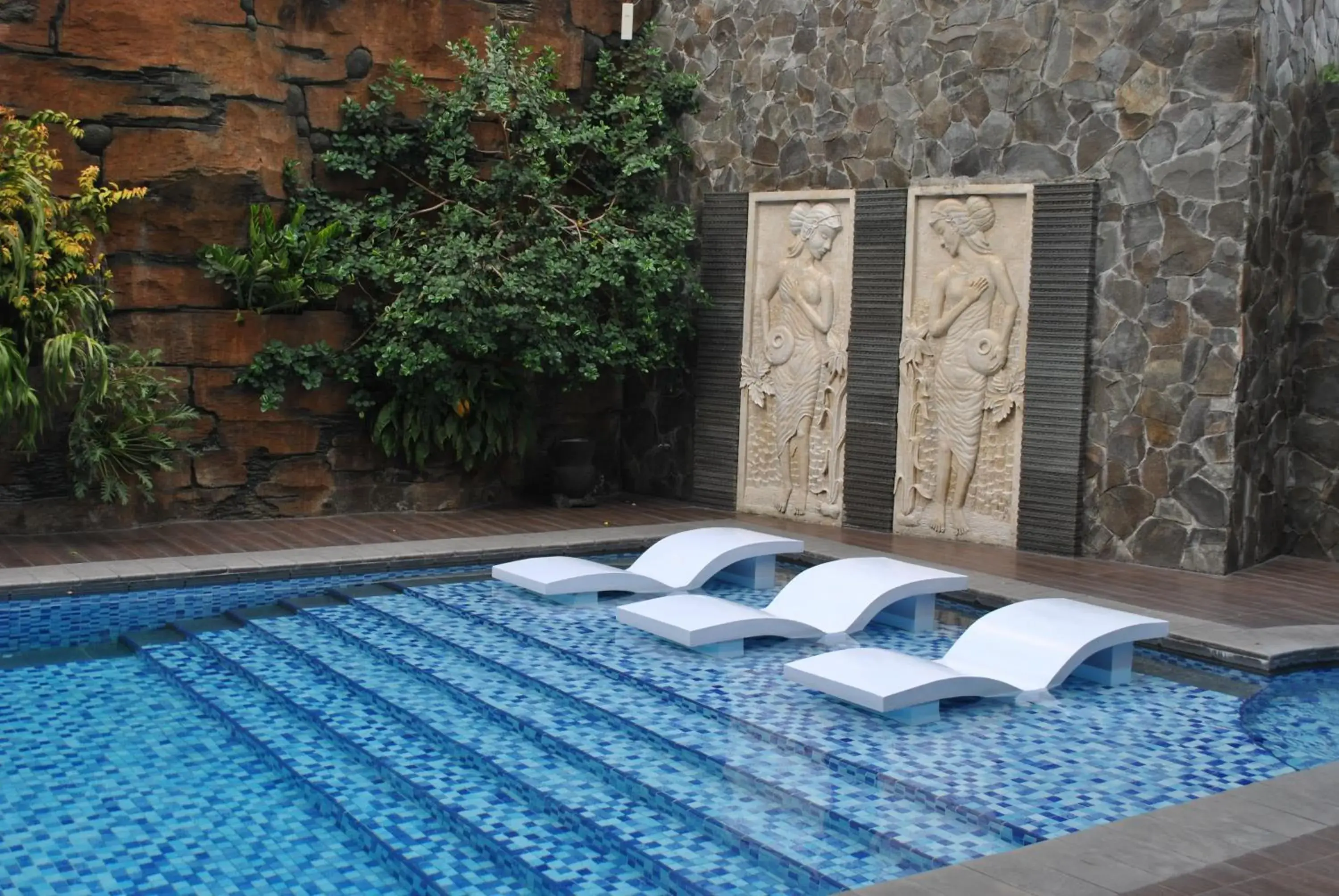 Swimming Pool in Hotel Arjuna Yogyakarta