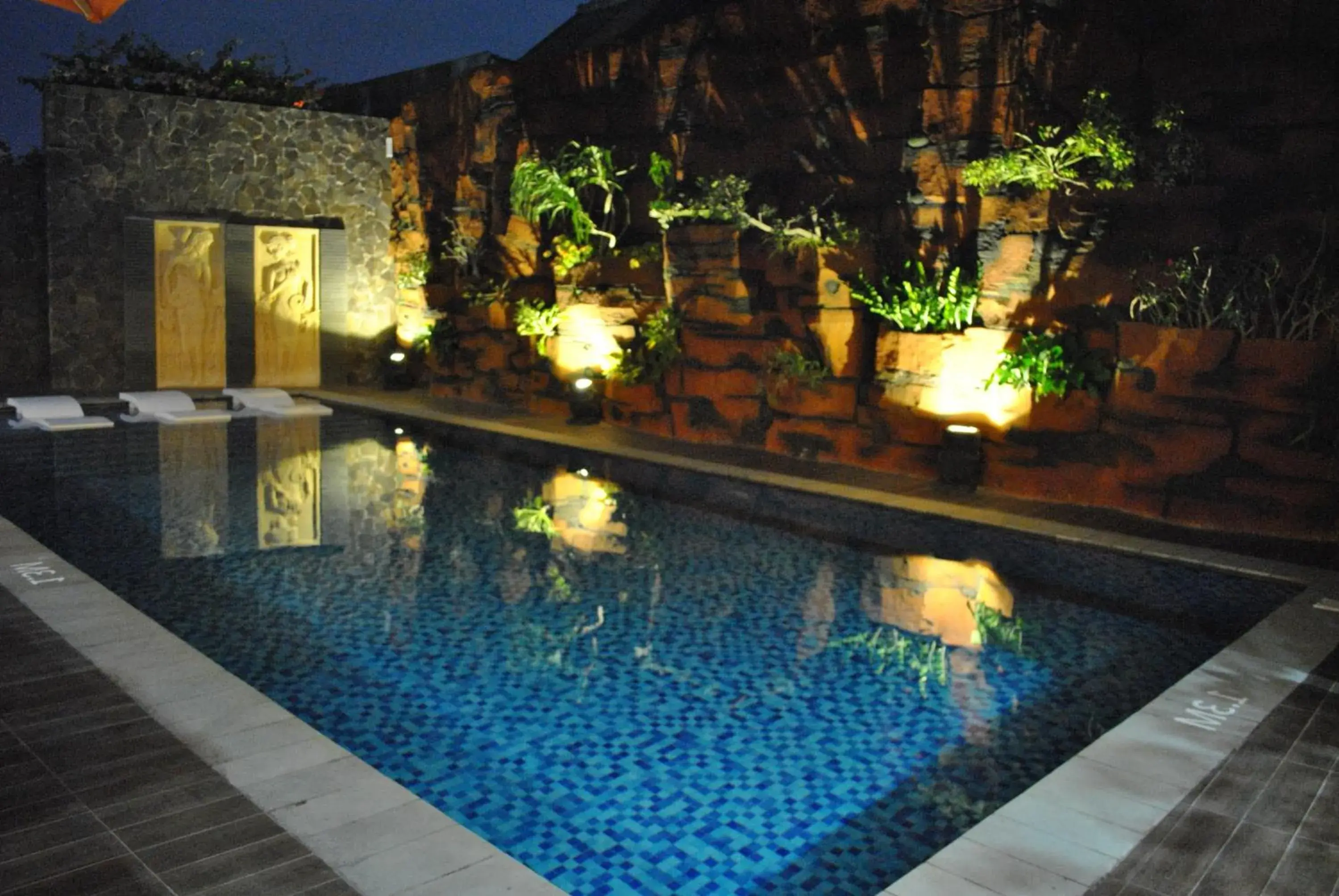 Swimming Pool in Hotel Arjuna Yogyakarta