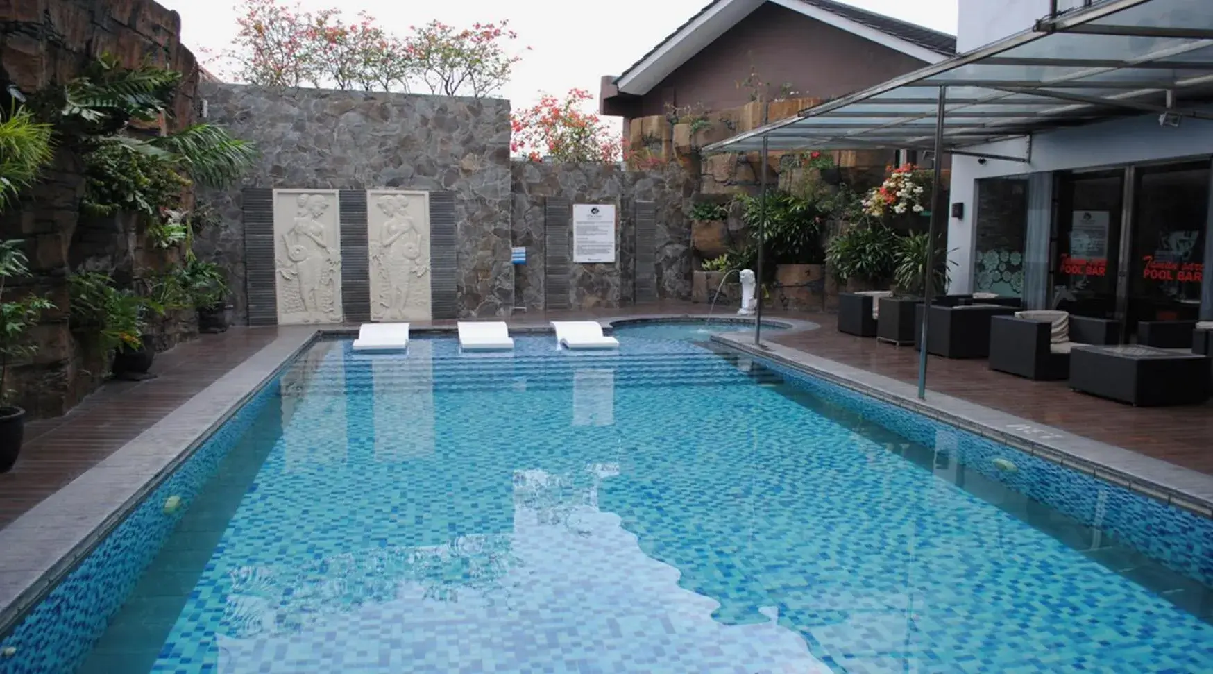 Swimming Pool in Hotel Arjuna Yogyakarta