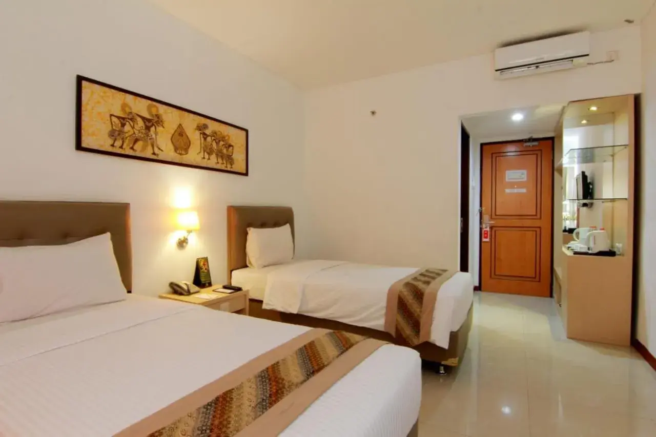 Bed in Hotel Arjuna Yogyakarta