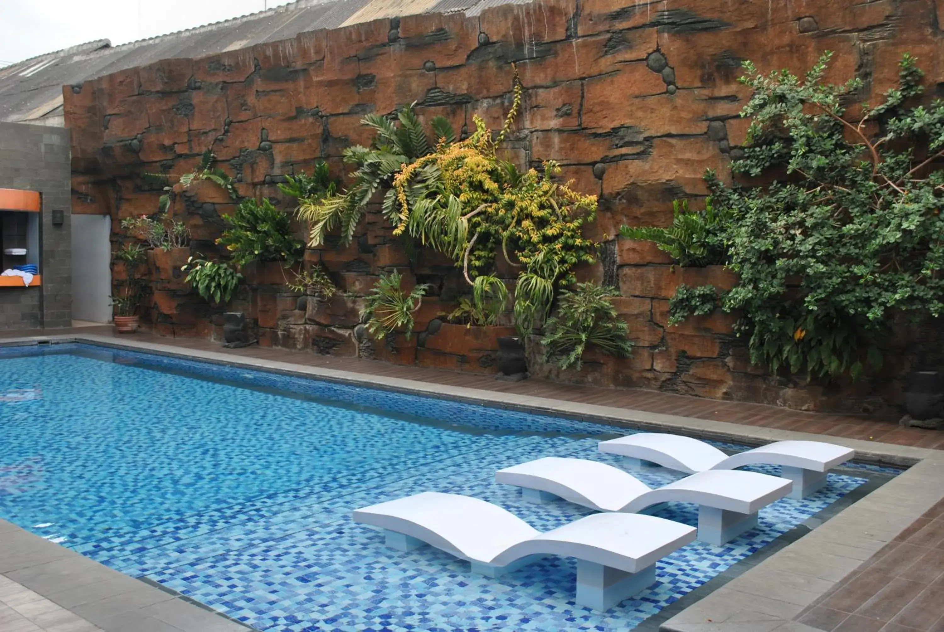 Swimming Pool in Hotel Arjuna Yogyakarta