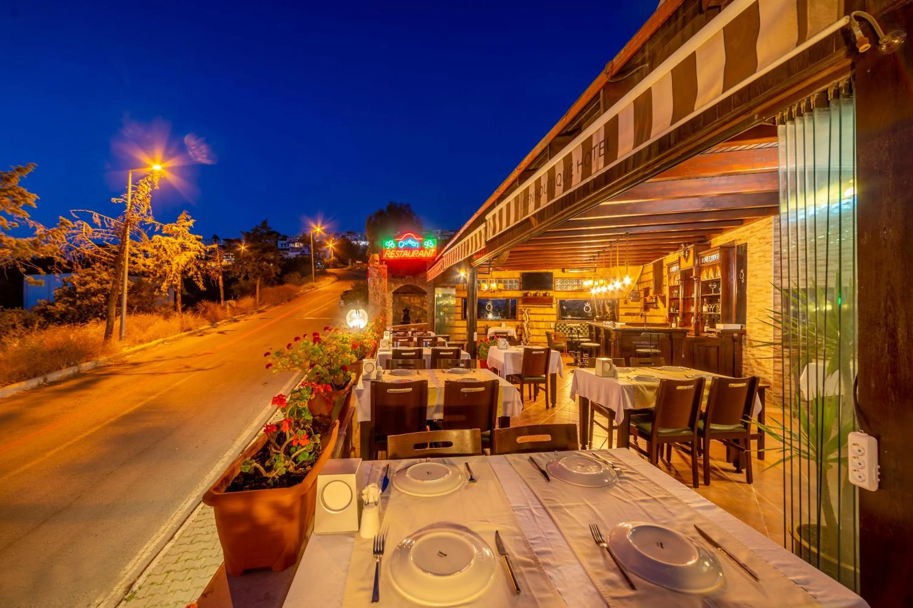 Restaurant/Places to Eat in Queen Boutique Hotel