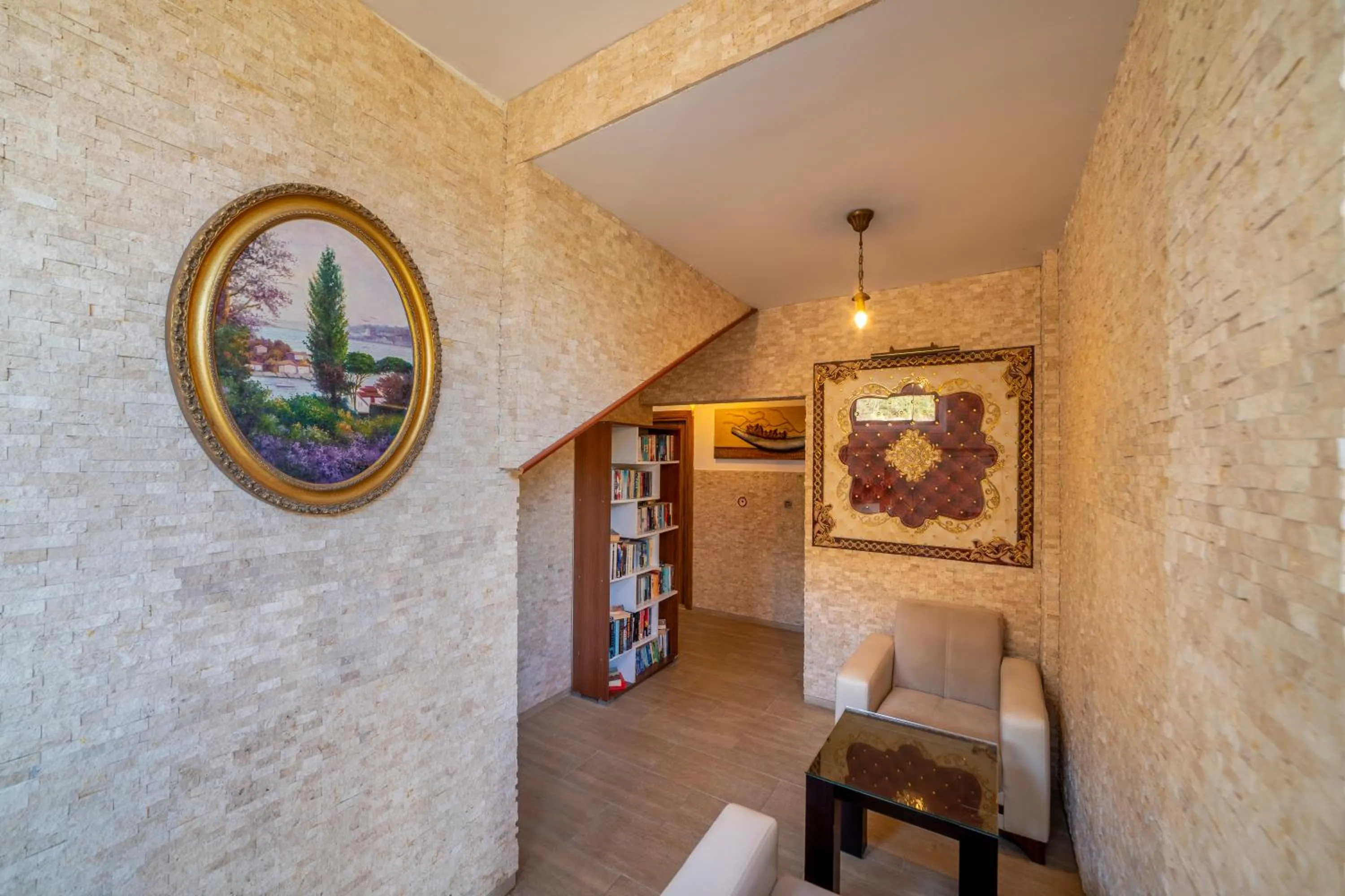 Library, Seating Area in Queen Boutique Hotel