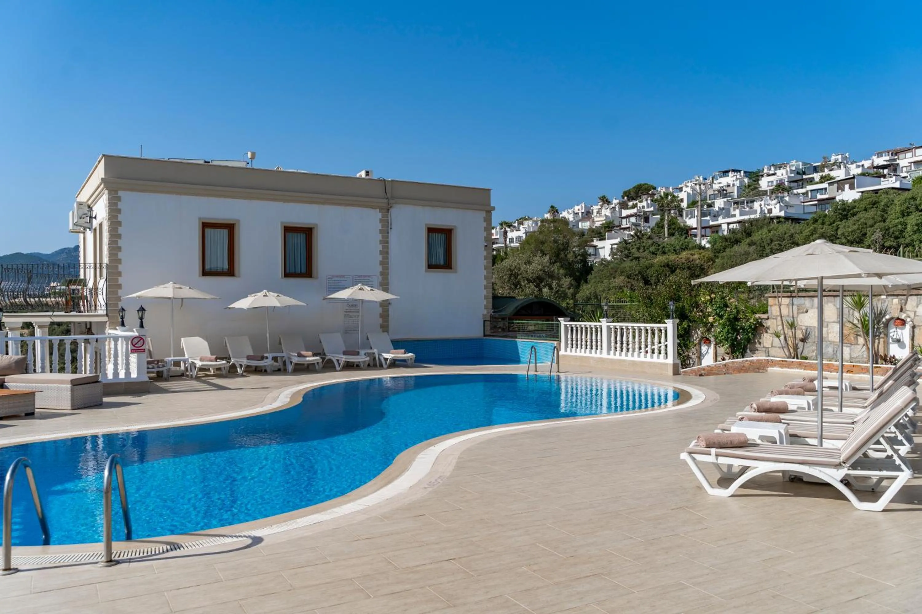 Property building, Swimming Pool in Queen Boutique Hotel