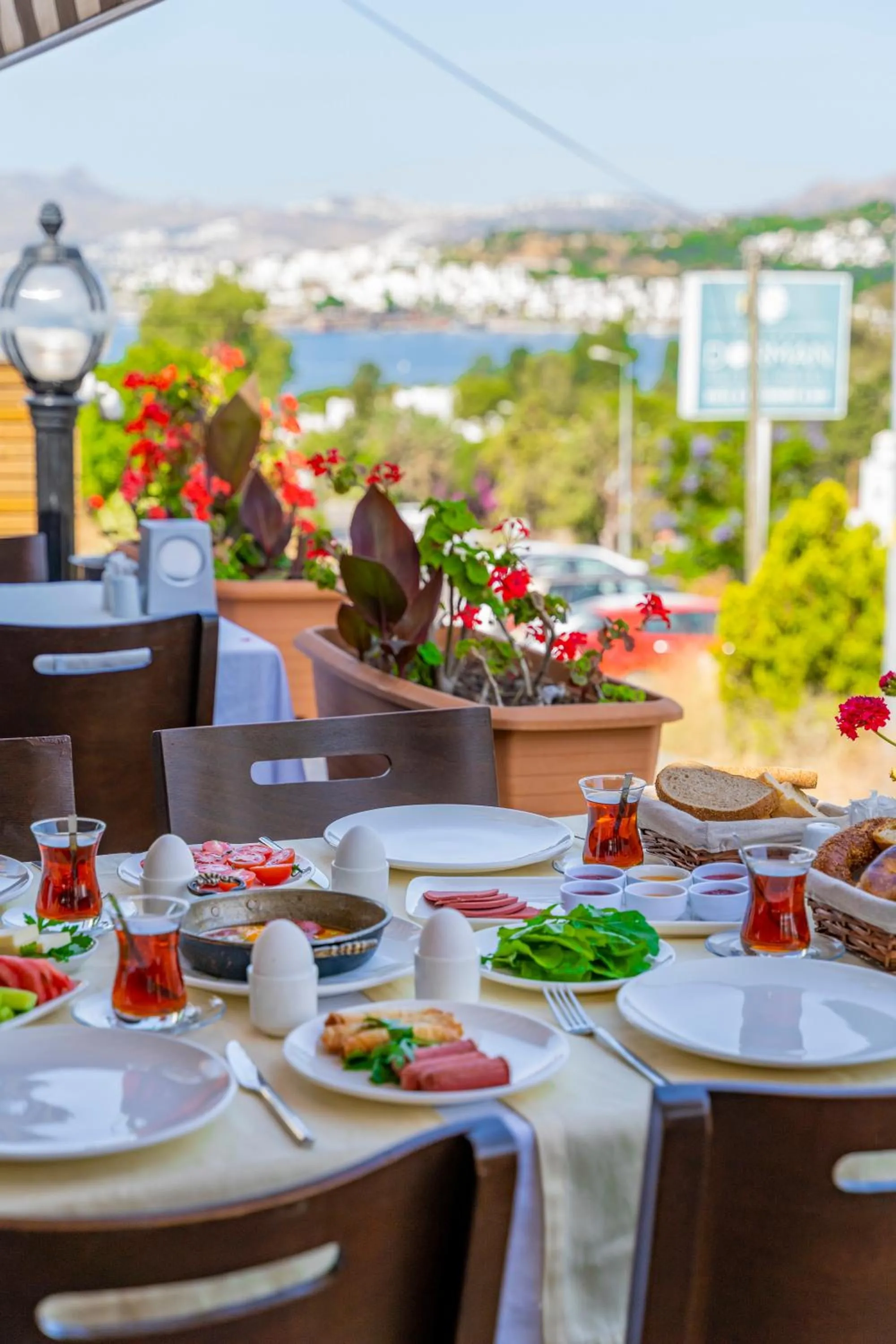 Restaurant/places to eat in Queen Boutique Hotel