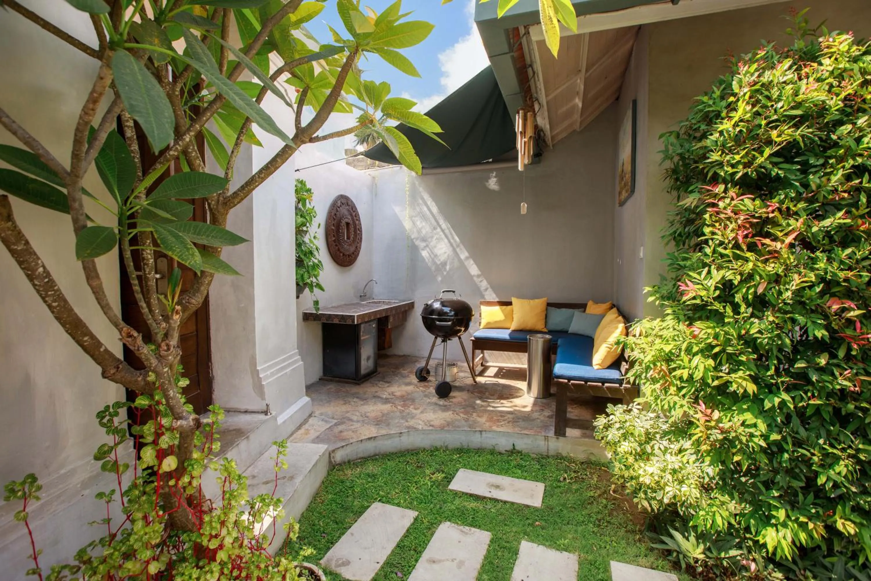 Patio in Delight ART Villas