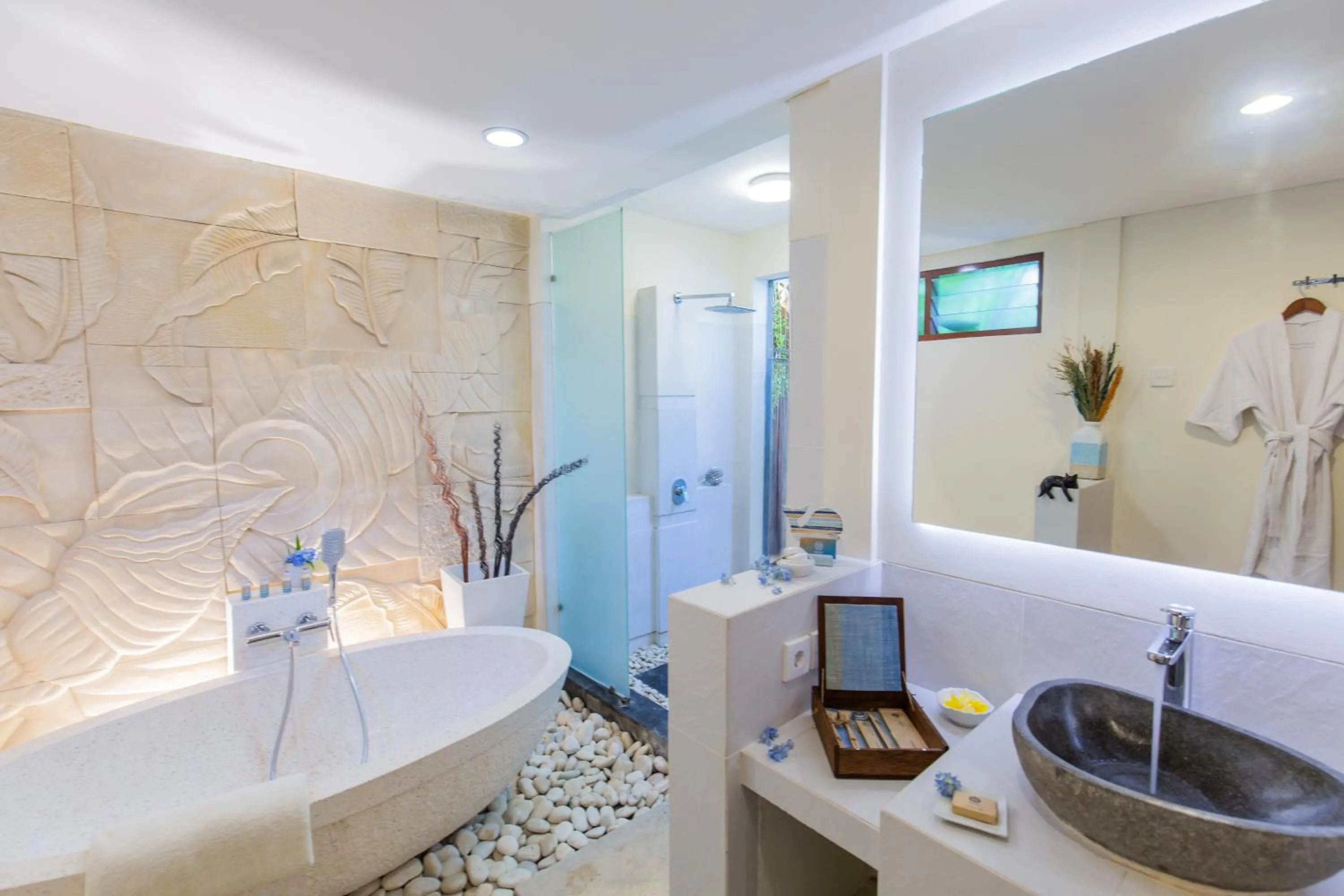 Shower in Delight ART Villas