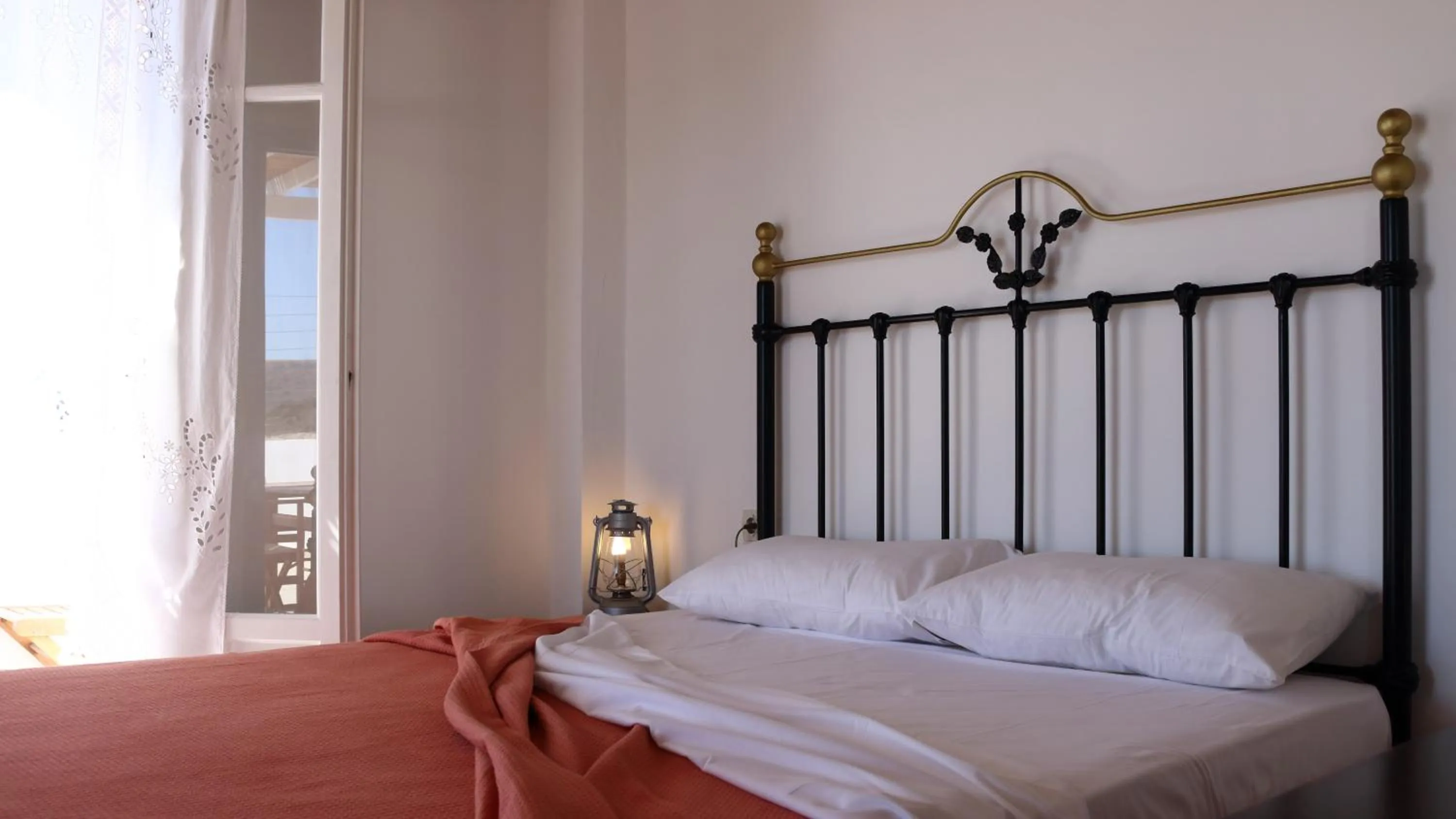 Bed in Avra Pahainas