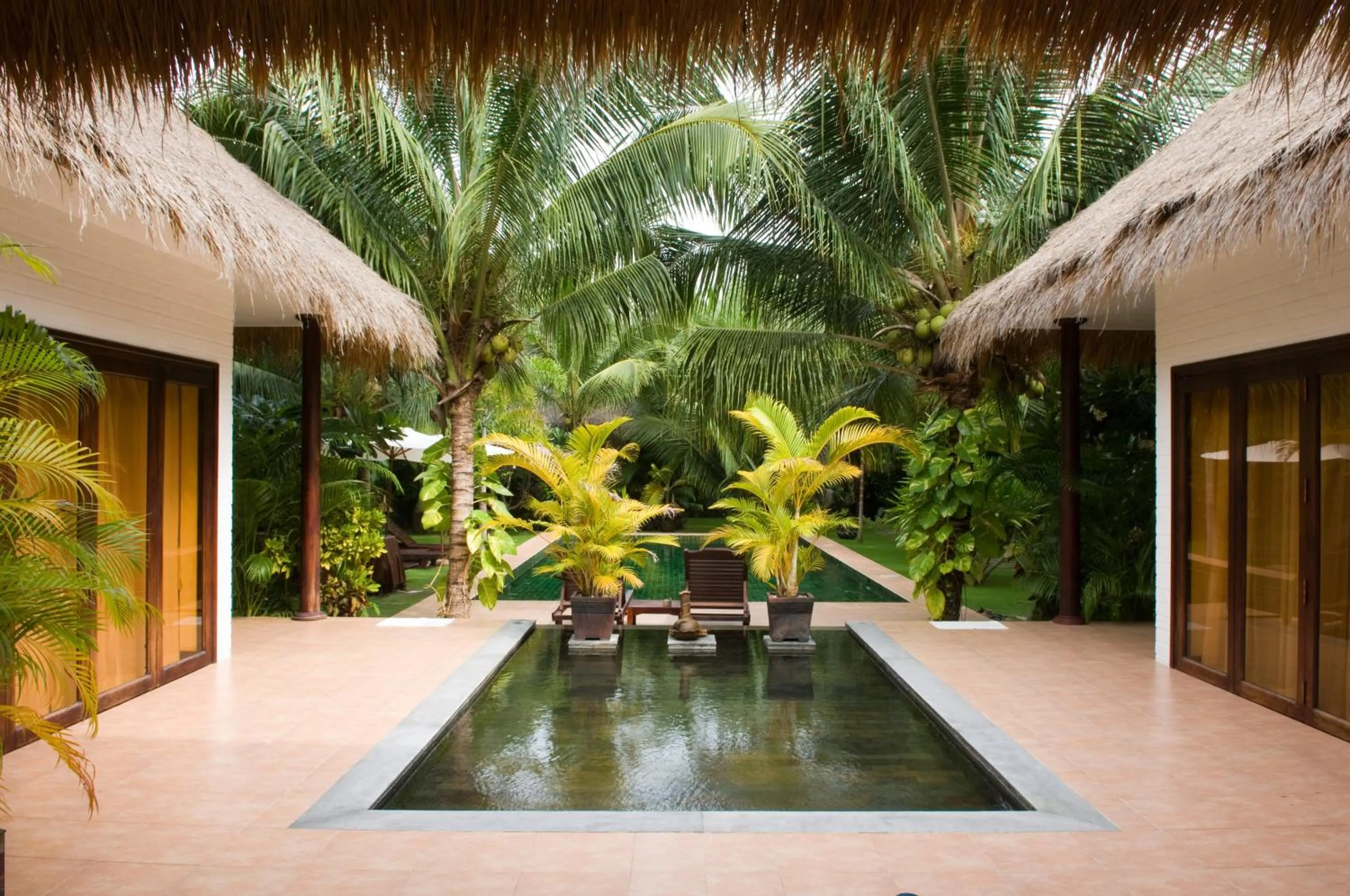 Swimming pool in Cham Villas Resort