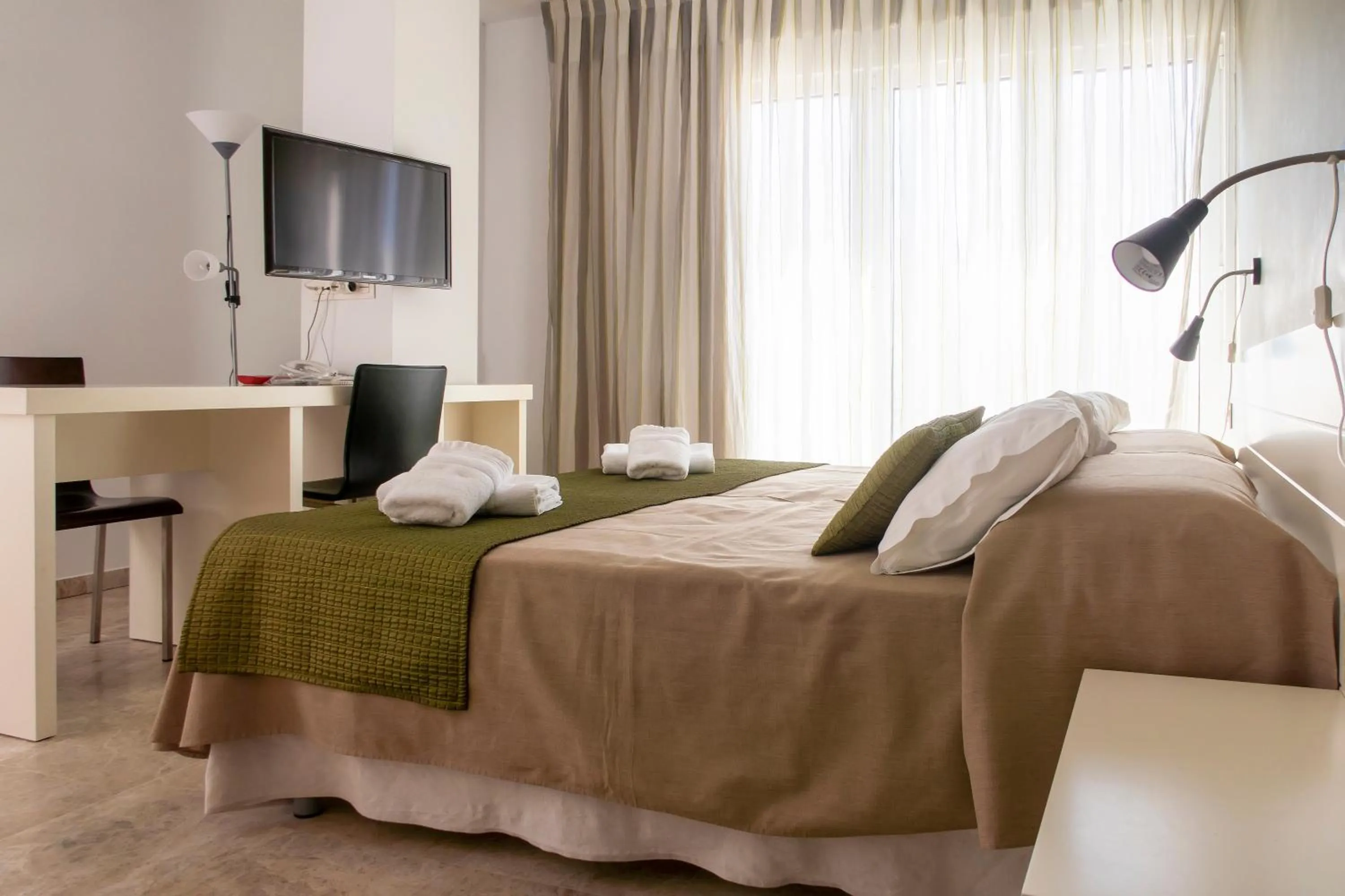 Bedroom, Bed in Hotel Senderos