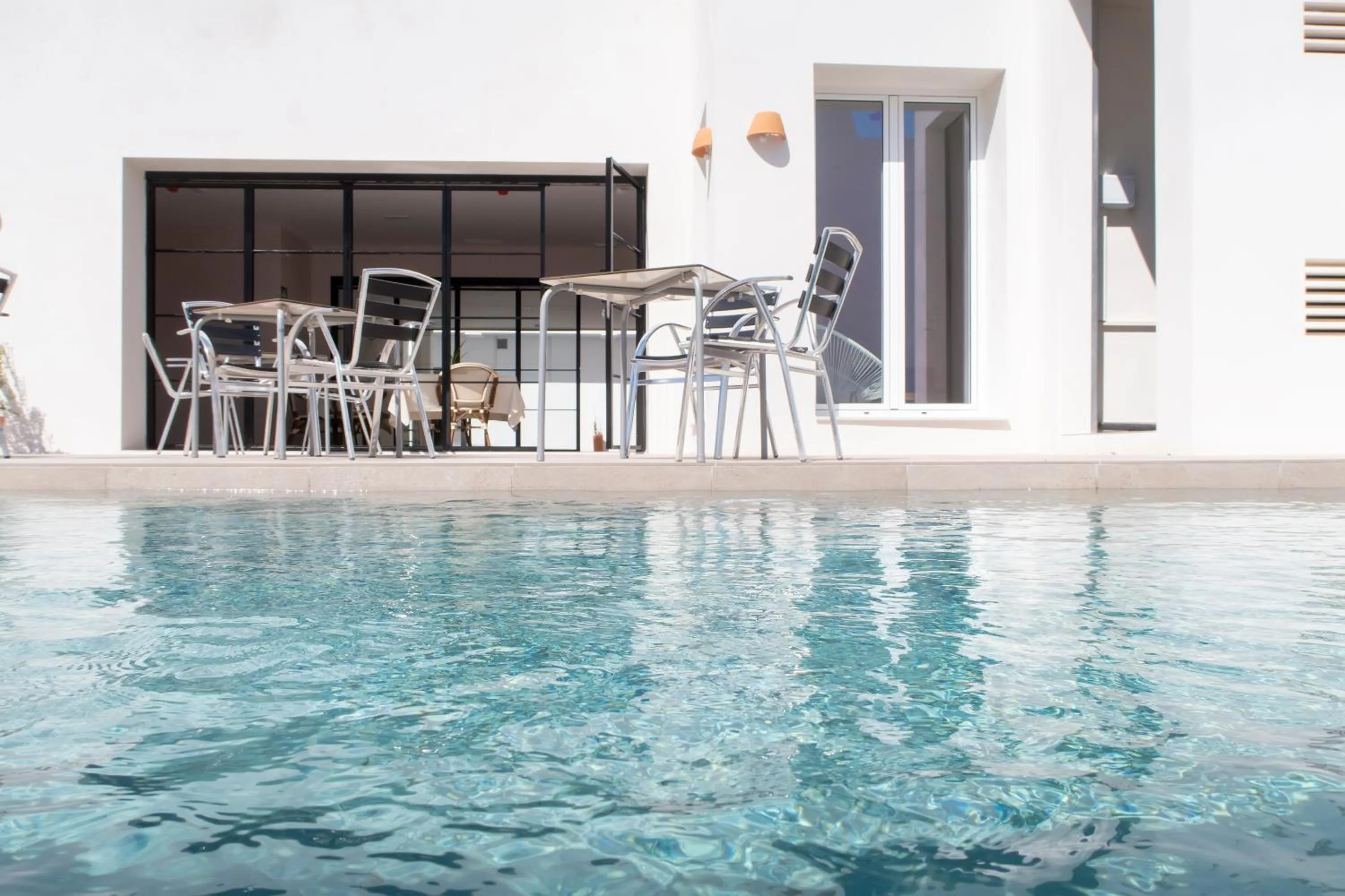 Swimming pool in Hotel Senderos