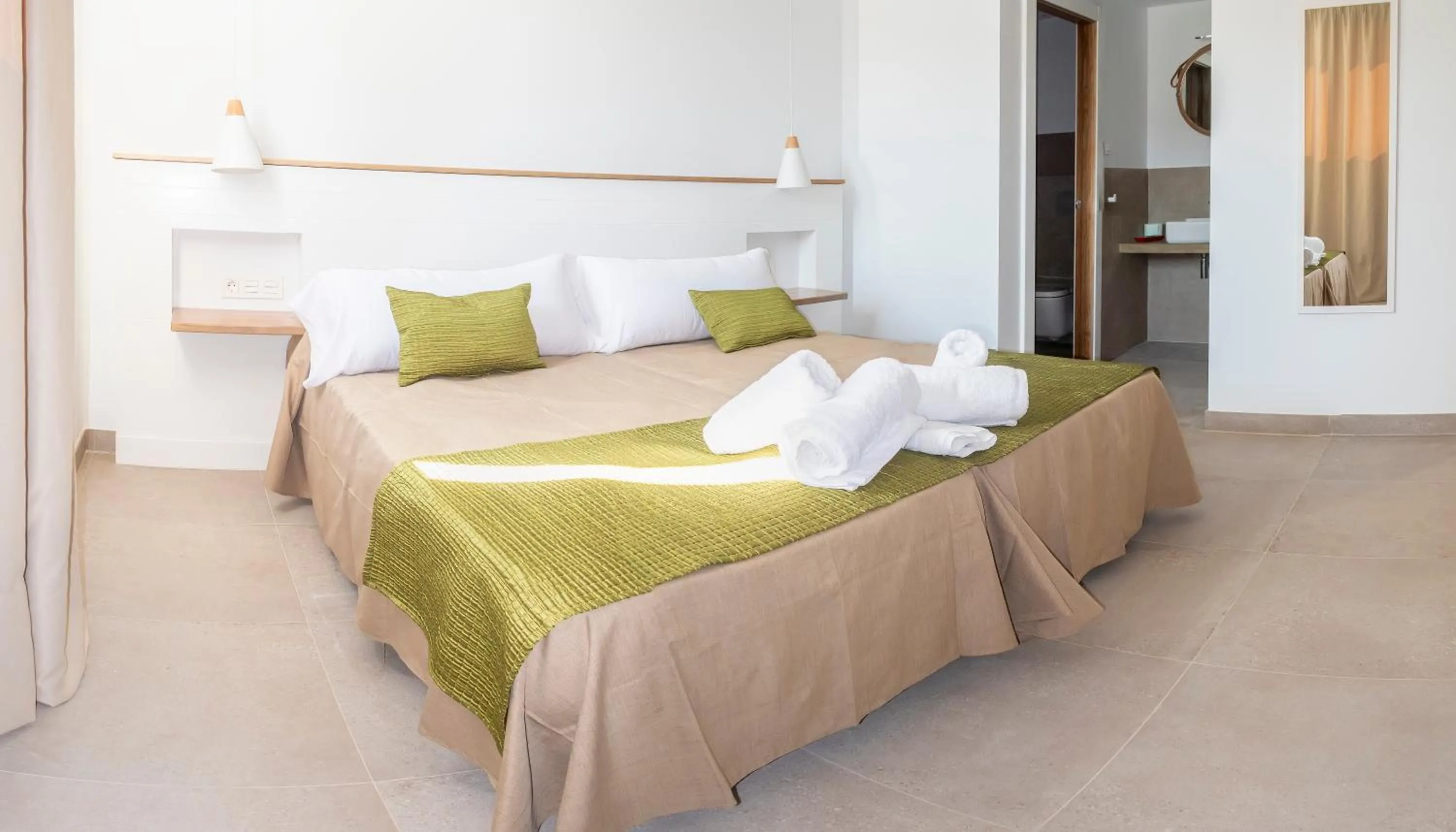 Bedroom, Bed in Hotel Senderos