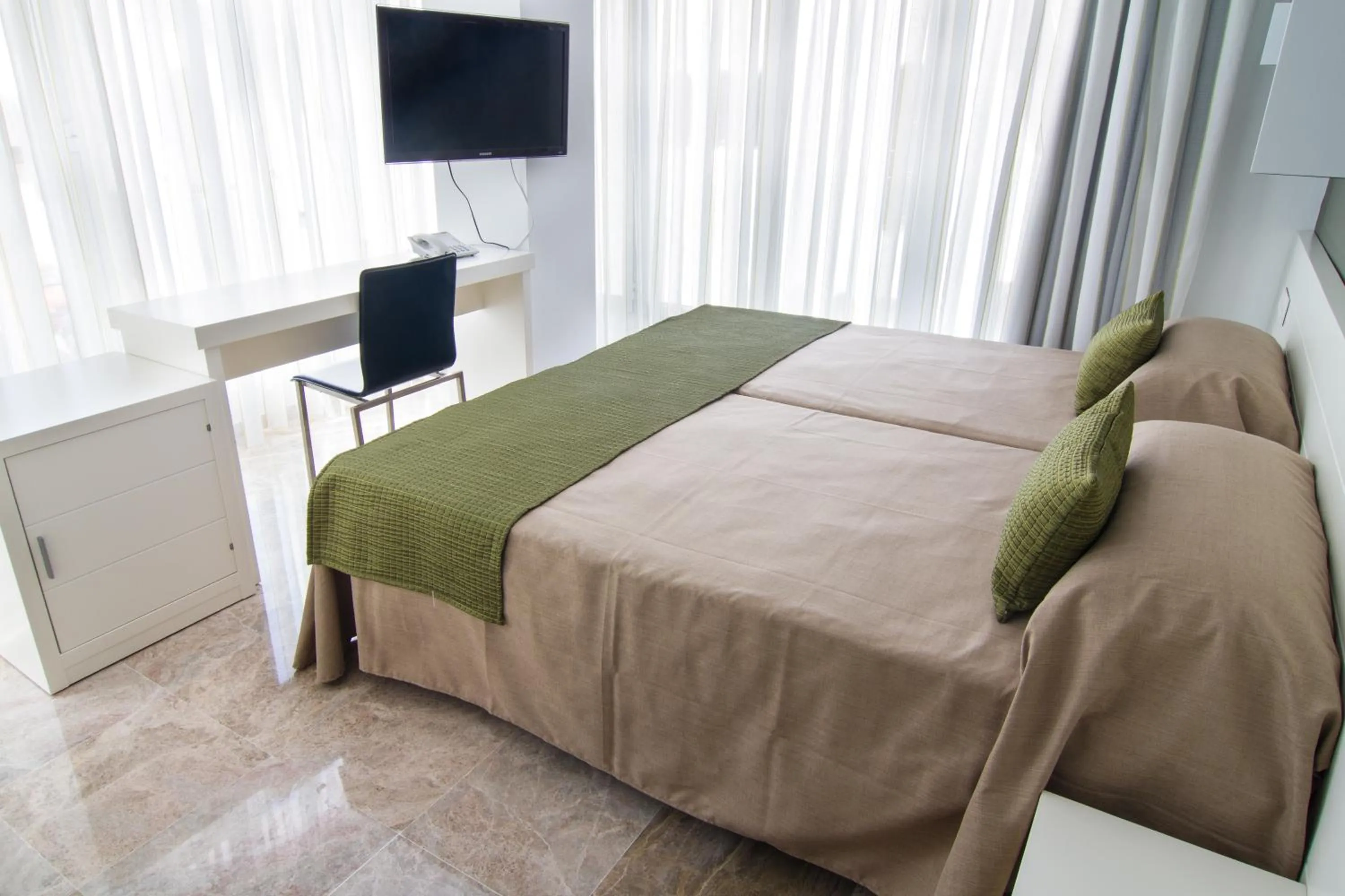 Photo of the whole room, Bed in Hotel Senderos