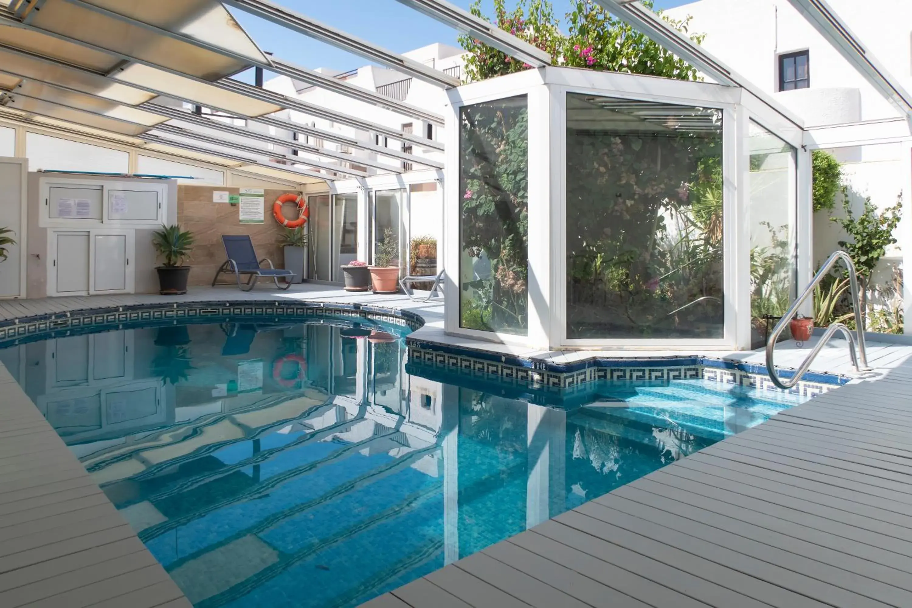 Swimming pool in Hotel Senderos Swimming pool in Hotel Senderos