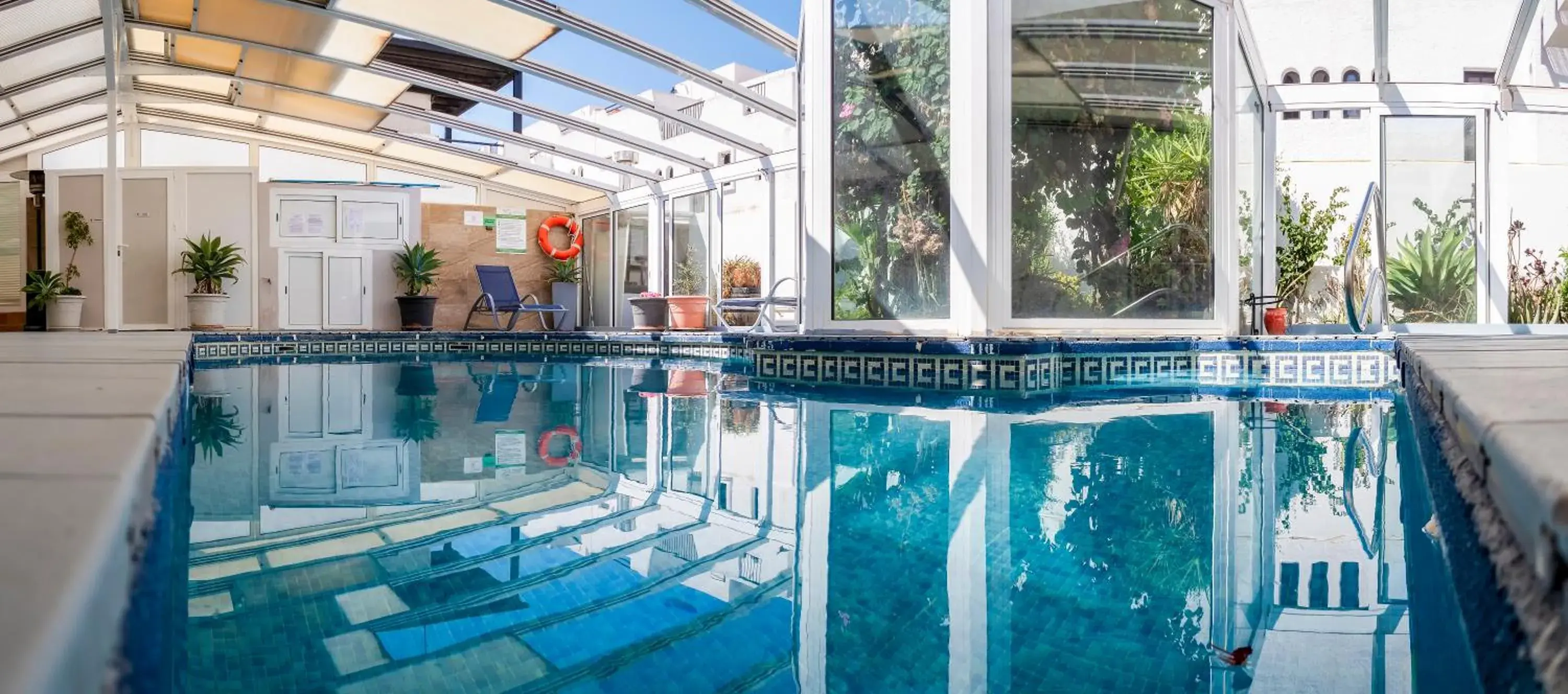 Swimming pool in Hotel Senderos Swimming pool in Hotel Senderos