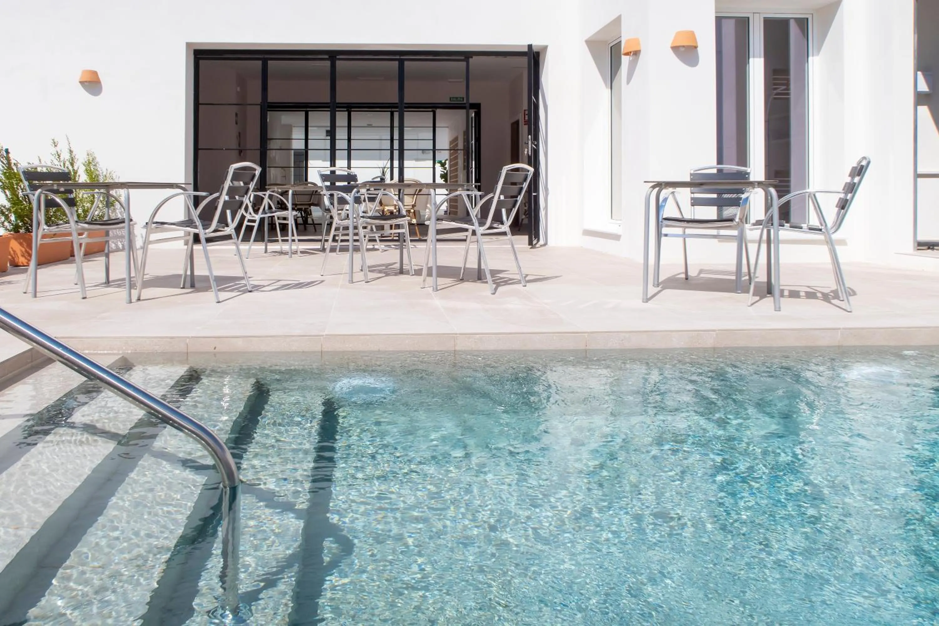 Swimming pool in Hotel Senderos